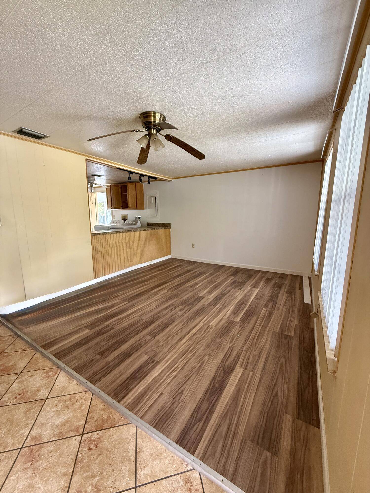 Okeechobee, FL 34974,605 SW 8th ST