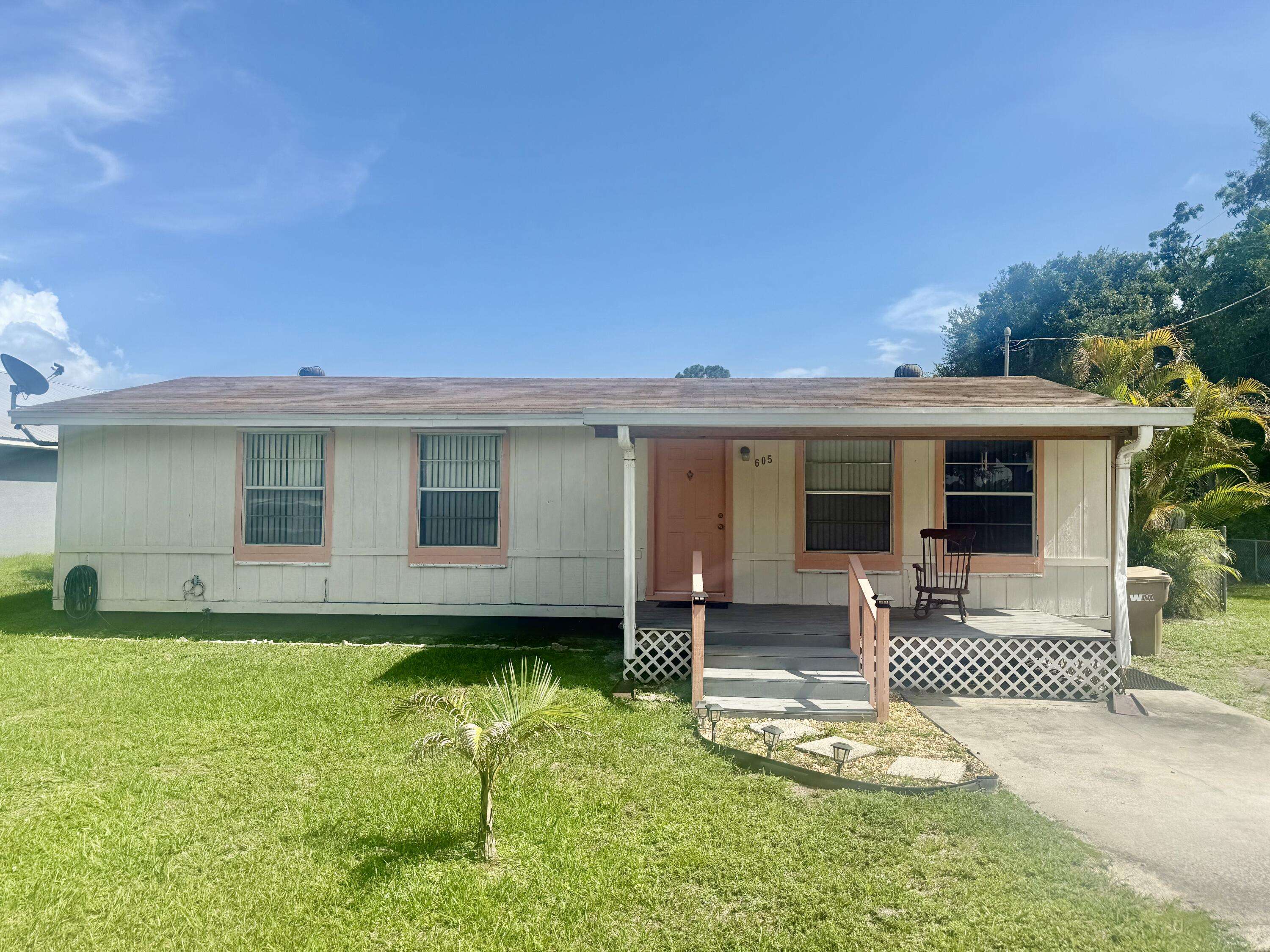 Okeechobee, FL 34974,605 SW 8th ST