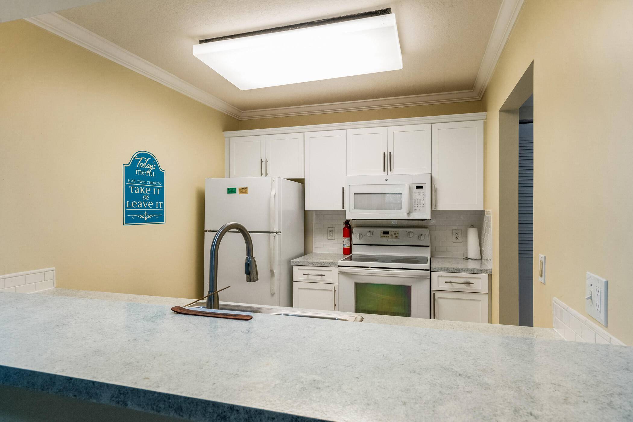 Vero Beach, FL 32966,6 Plantation DR 203