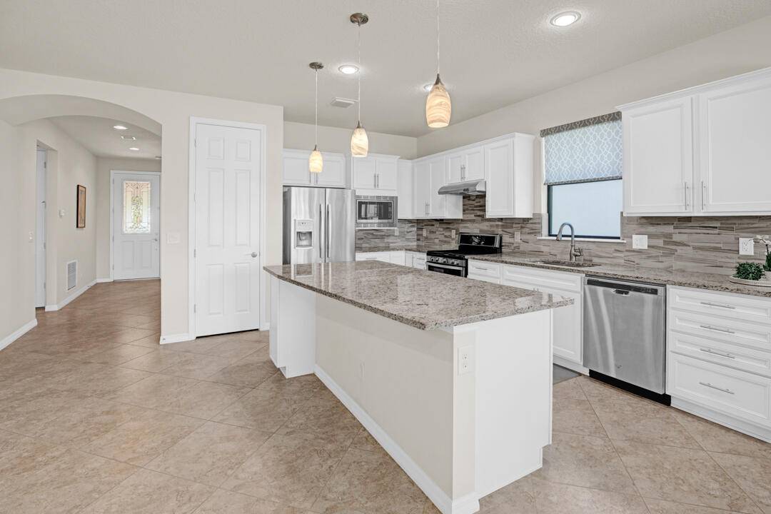 Port Saint Lucie, FL 34984,649 SE Monteiro DR