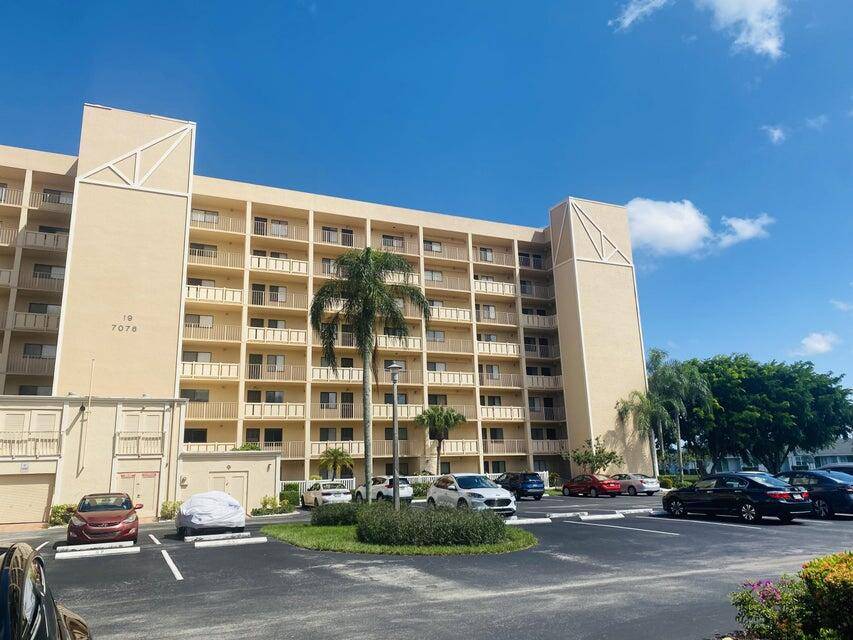 Delray Beach, FL 33446,7076 Huntington LN 208
