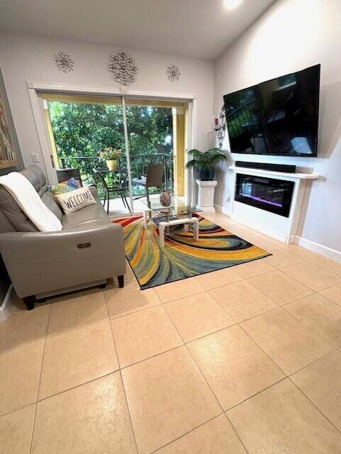 Lake Park, FL 33403,1040 Lake Shore DR 202