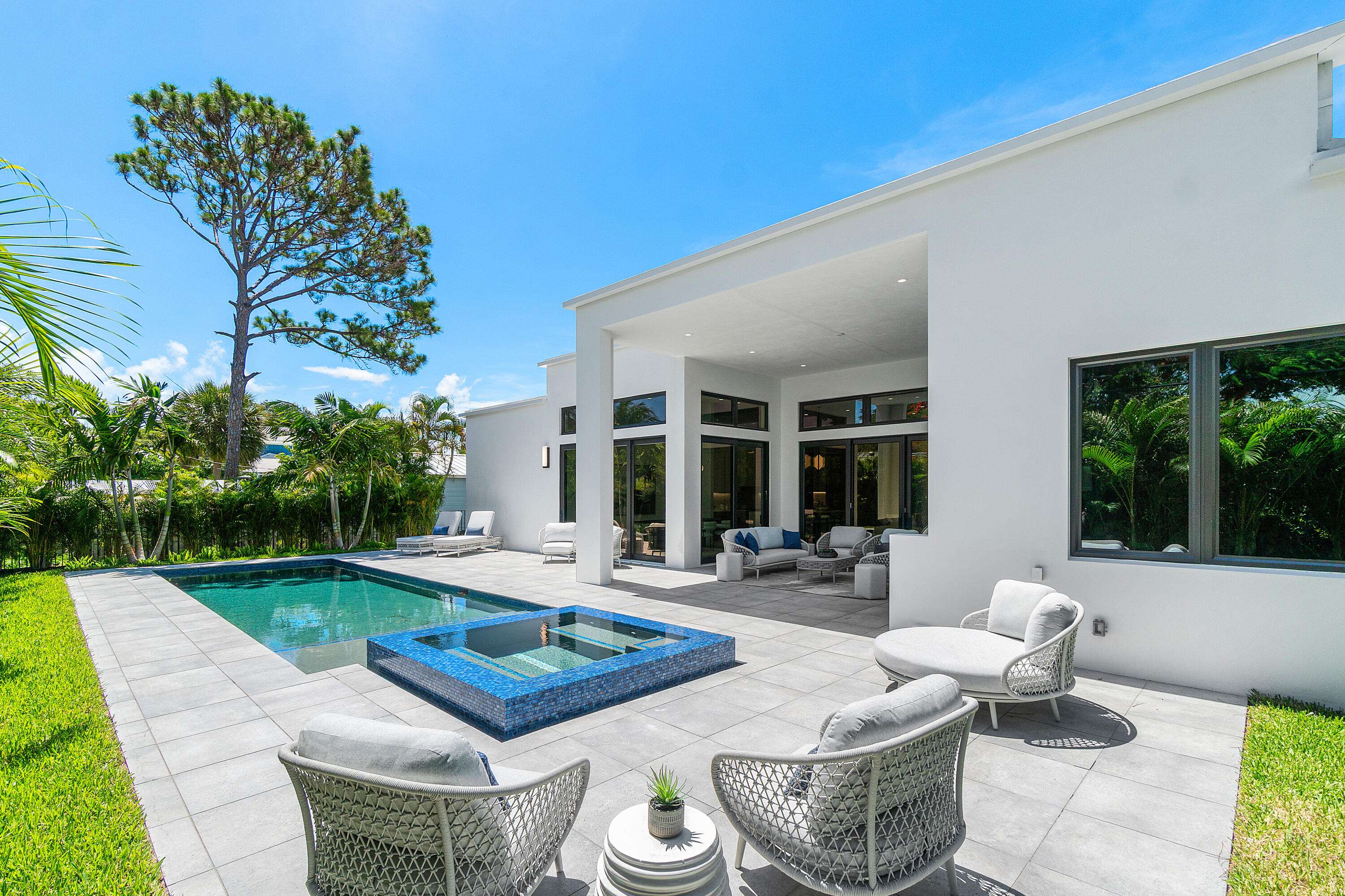 Delray Beach, FL 33444,17 NW 15th ST