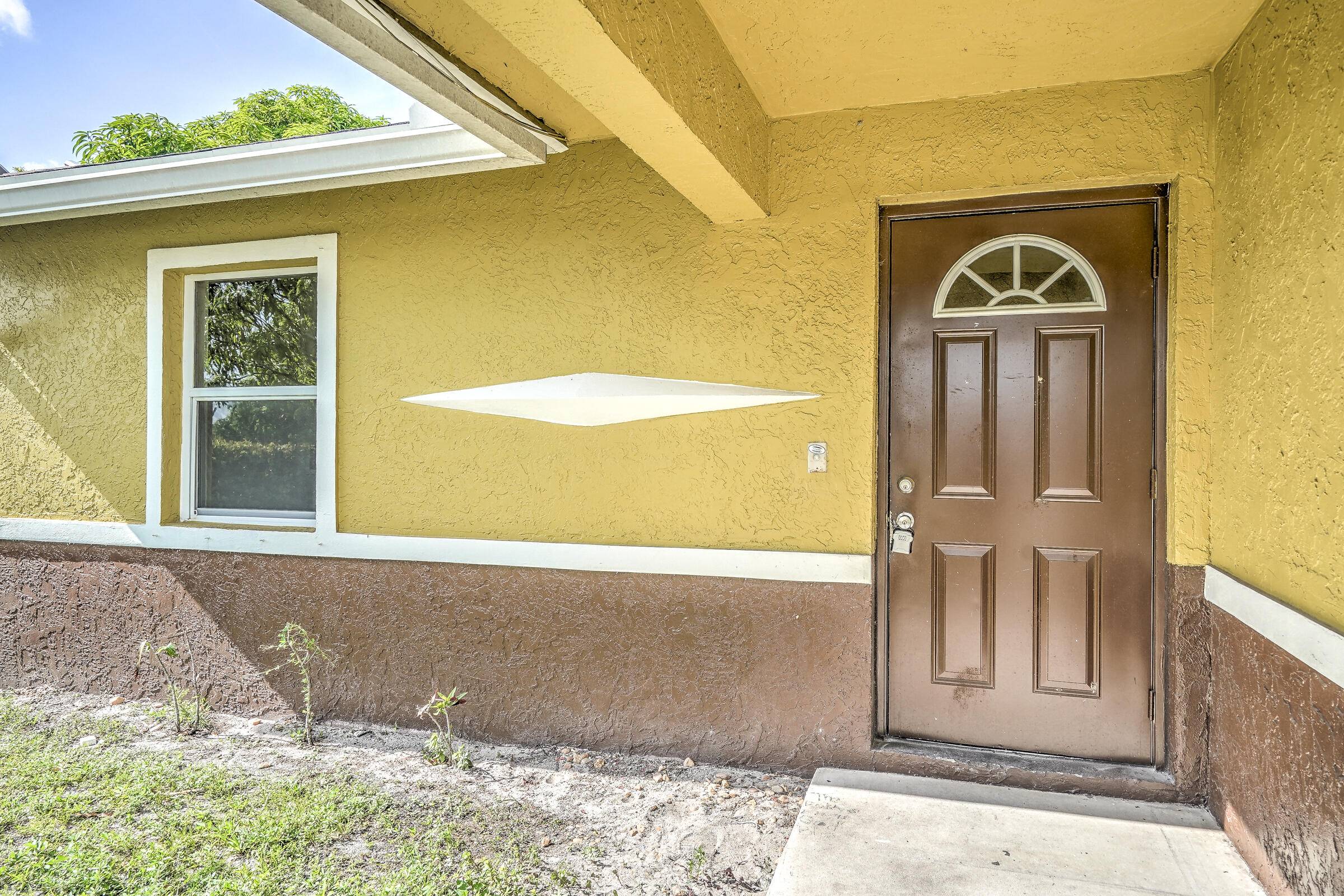 Riviera Beach, FL 33404,1555 W 17th ST