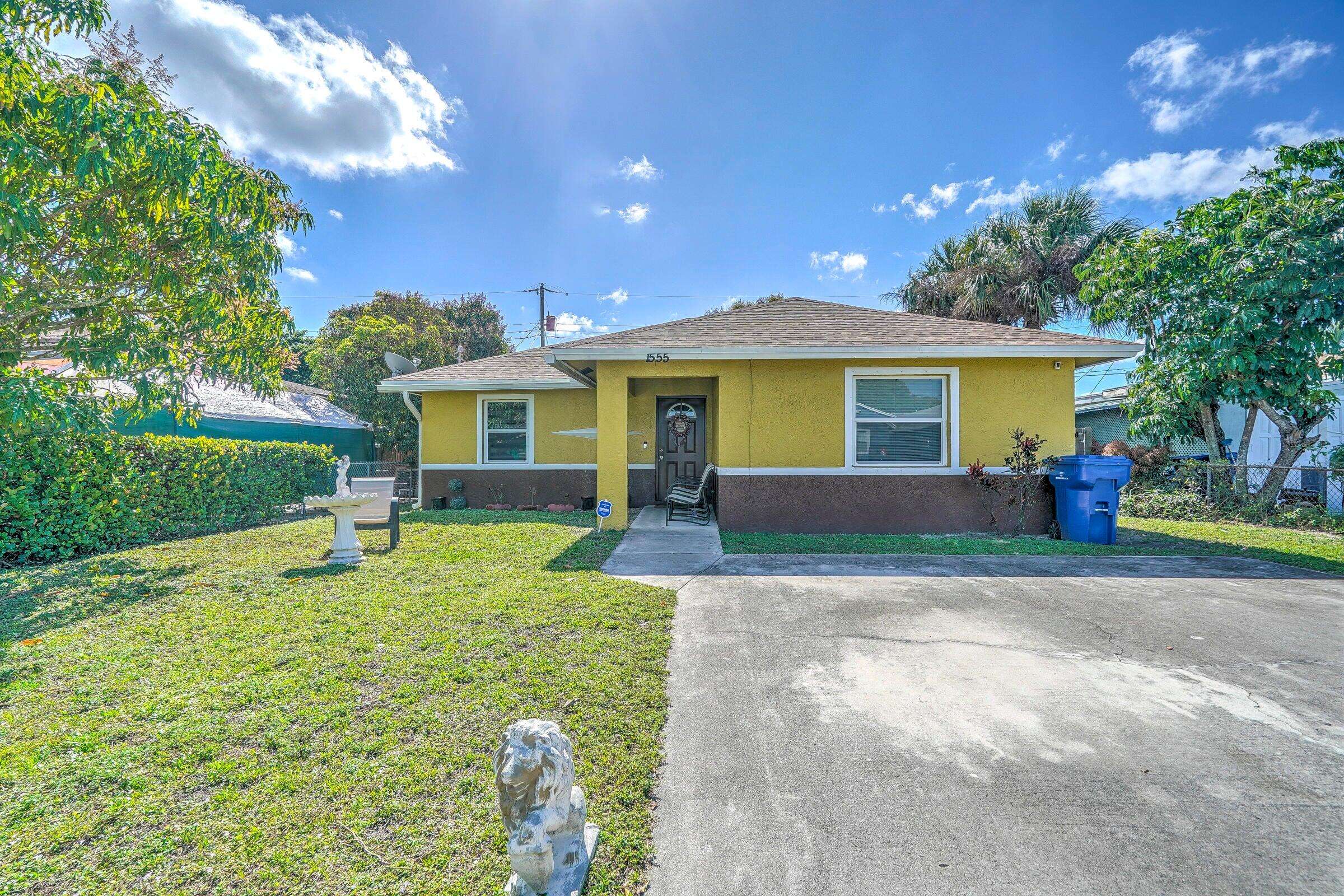 Riviera Beach, FL 33404,1555 W 17th ST