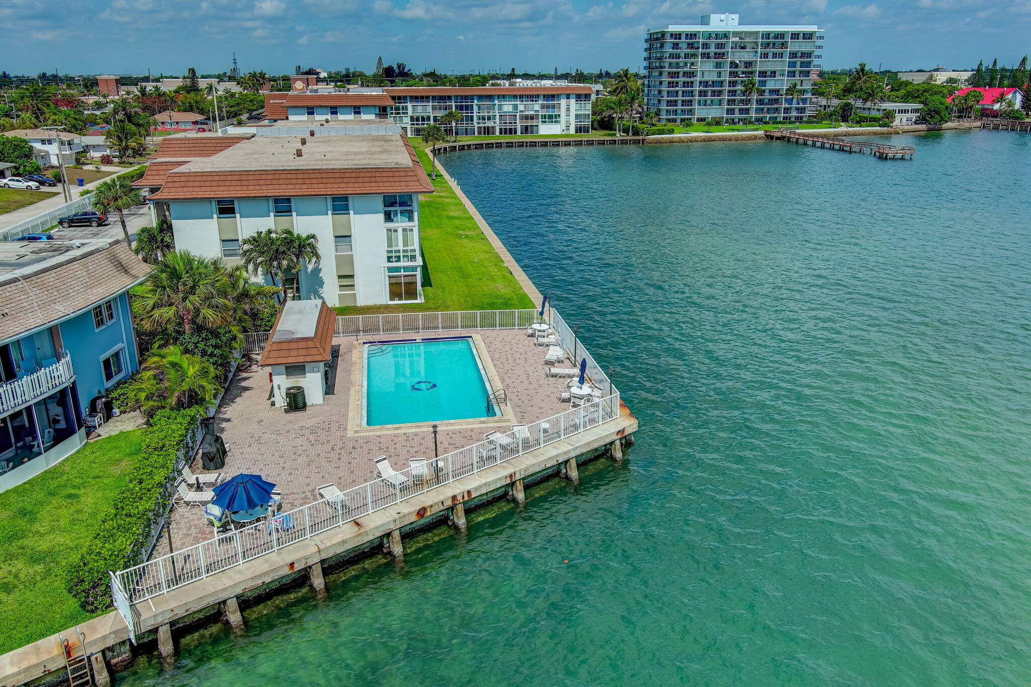 Riviera Beach, FL 33404,2936 Lake Shore DR 108