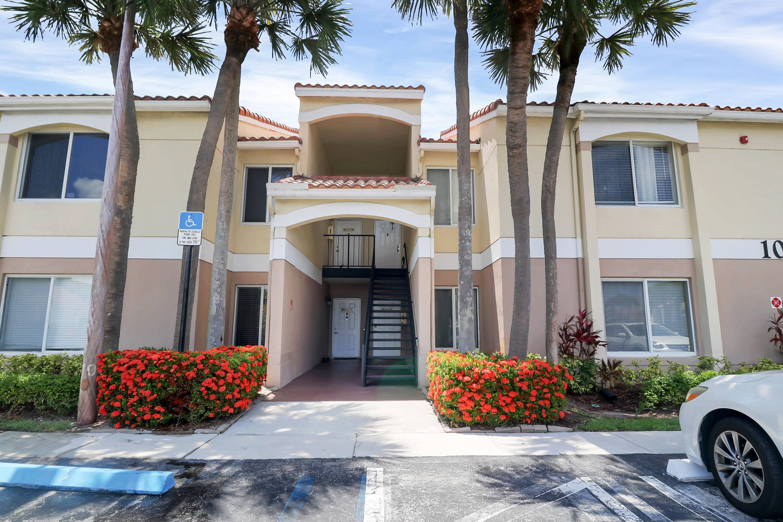 Boynton Beach, FL 33426,815 W Boynton Beach BLVD 10-202