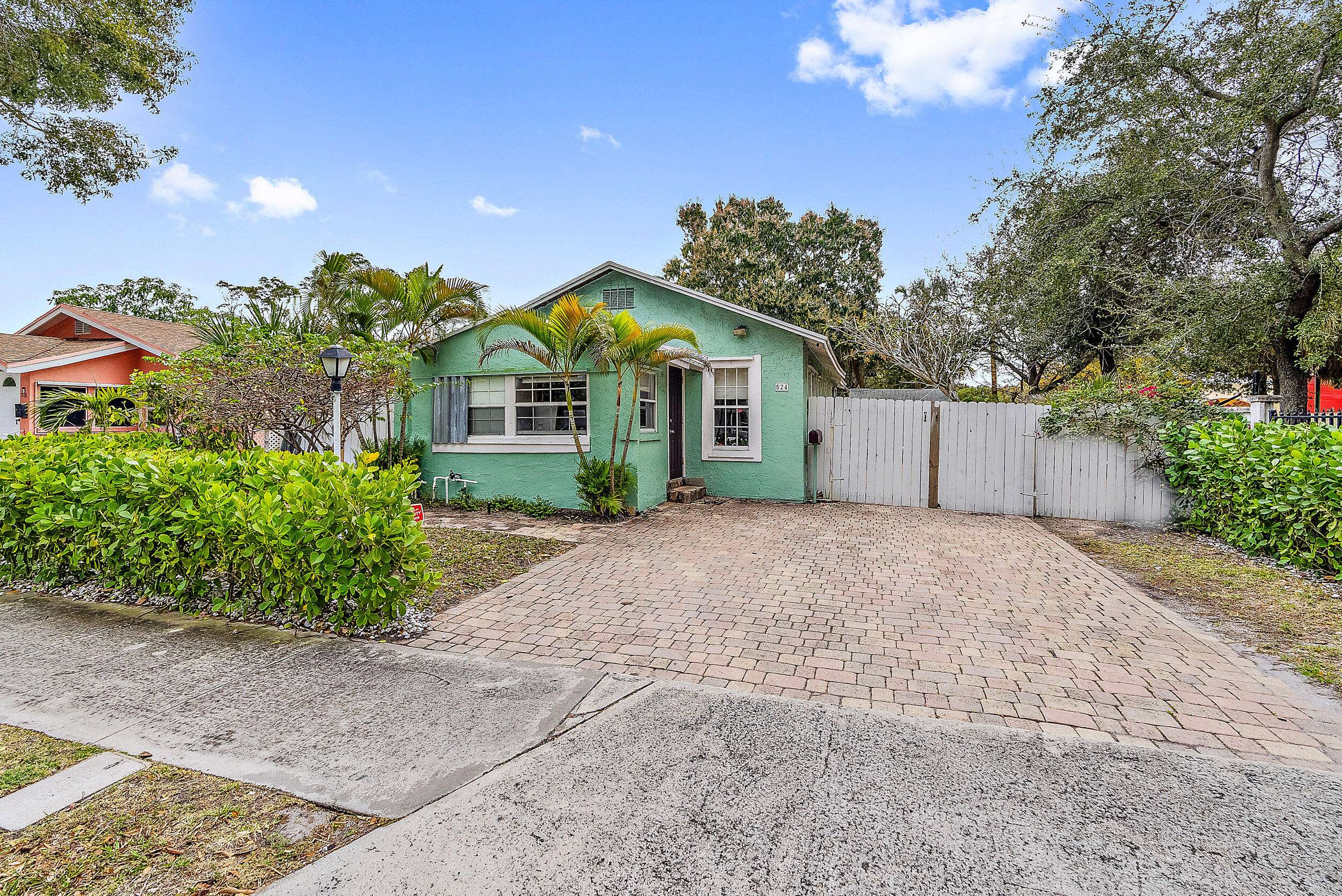 West Palm Beach, FL 33407,524 50th ST