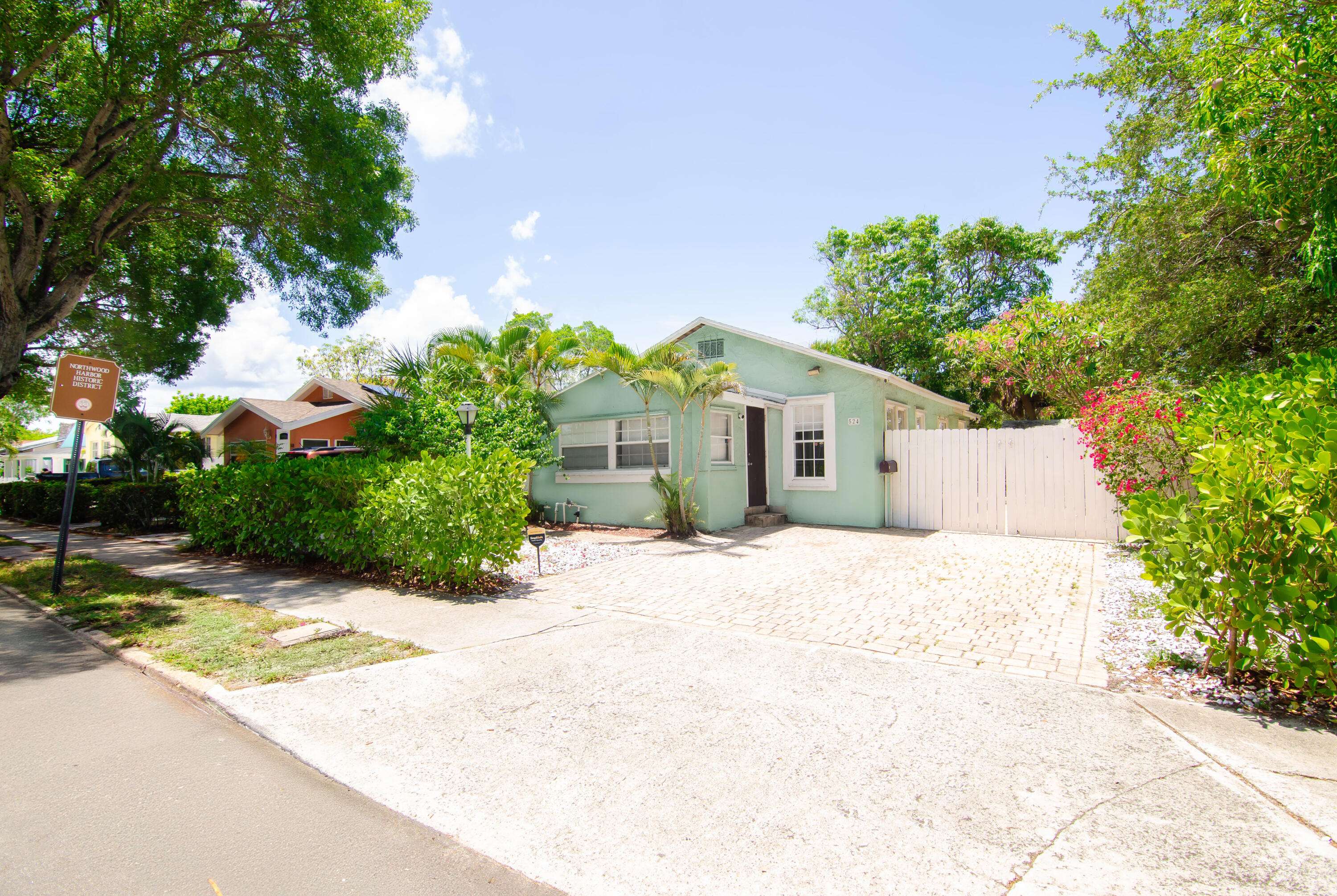 West Palm Beach, FL 33407,524 50th ST