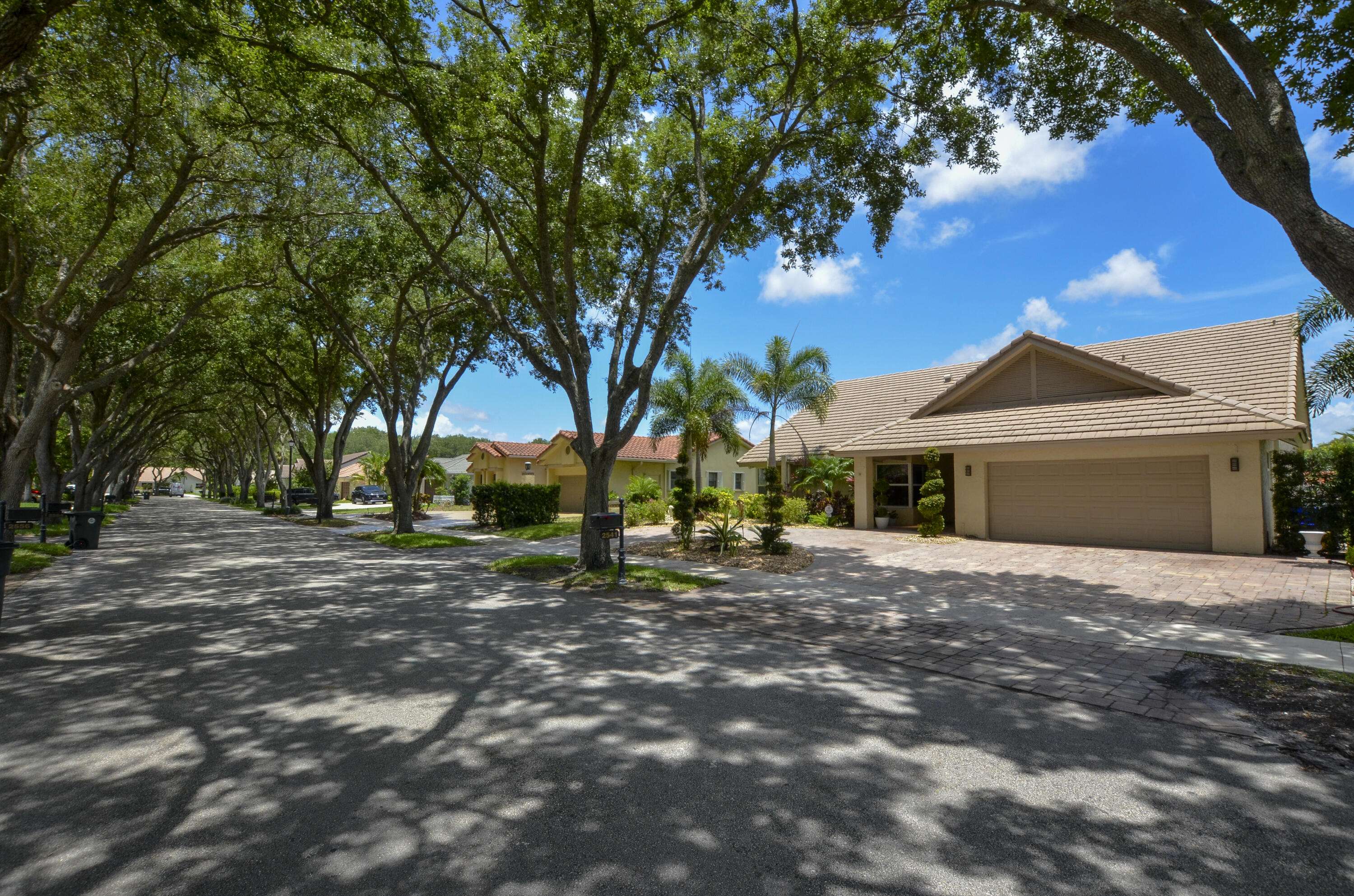 Boca Raton, FL 33434,2541 NW 39th ST