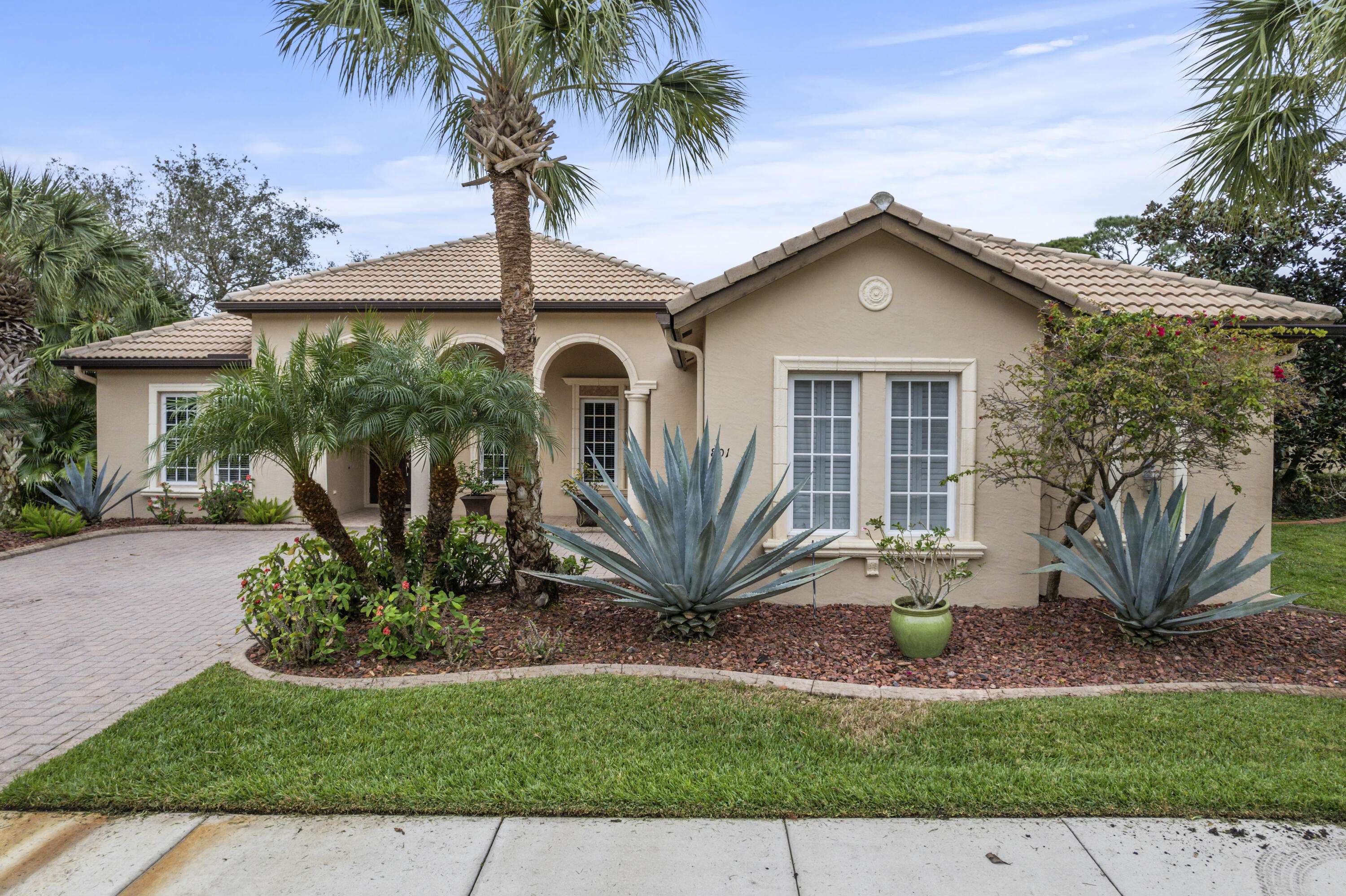 Port Saint Lucie, FL 34986,801 SW Classico CT