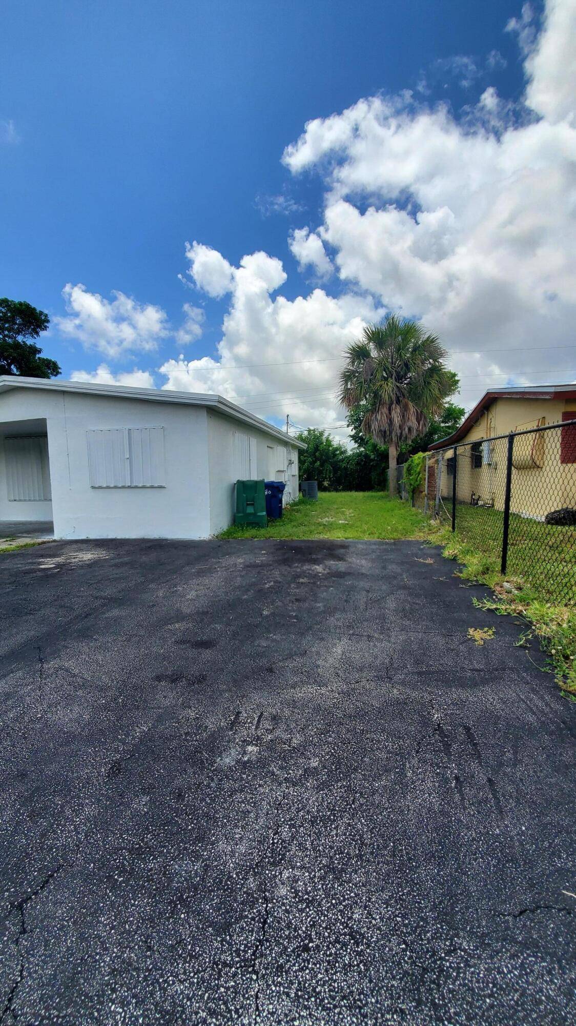 Lauderhill, FL 33311,3740 NW 9th ST