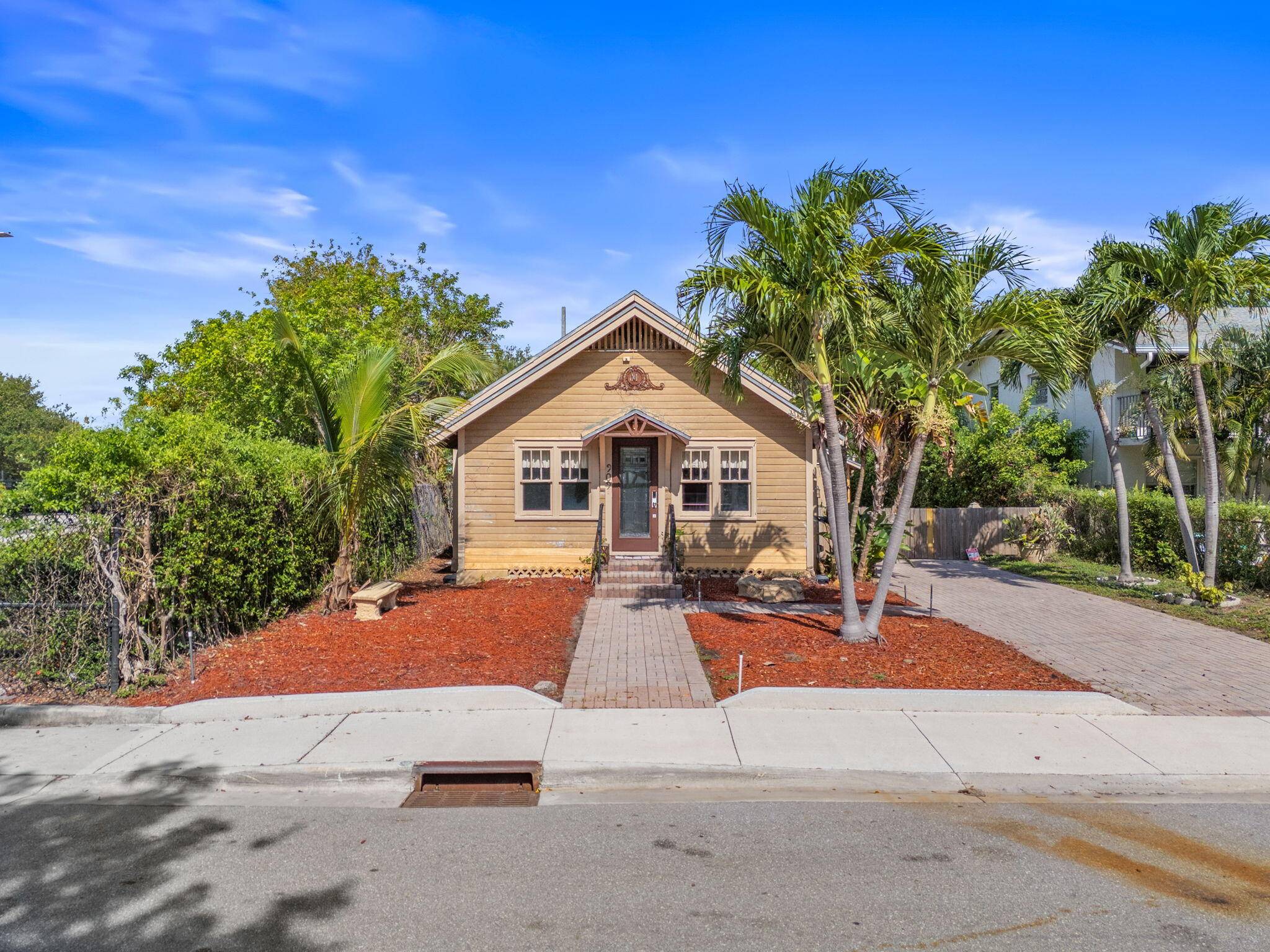 Lake Worth Beach, FL 33460,909 N L ST