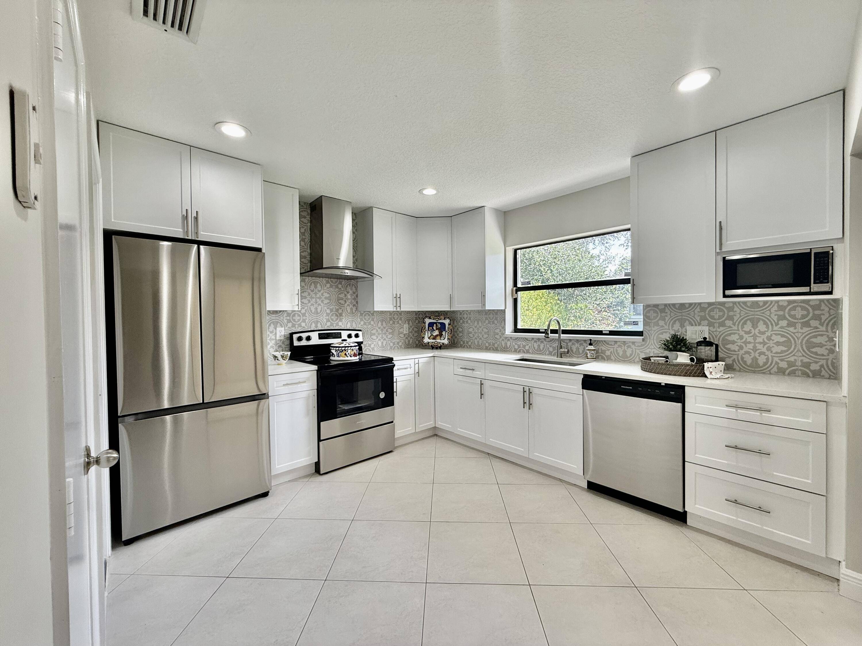 Boynton Beach, FL 33436,9890 Pecan Tree DR B