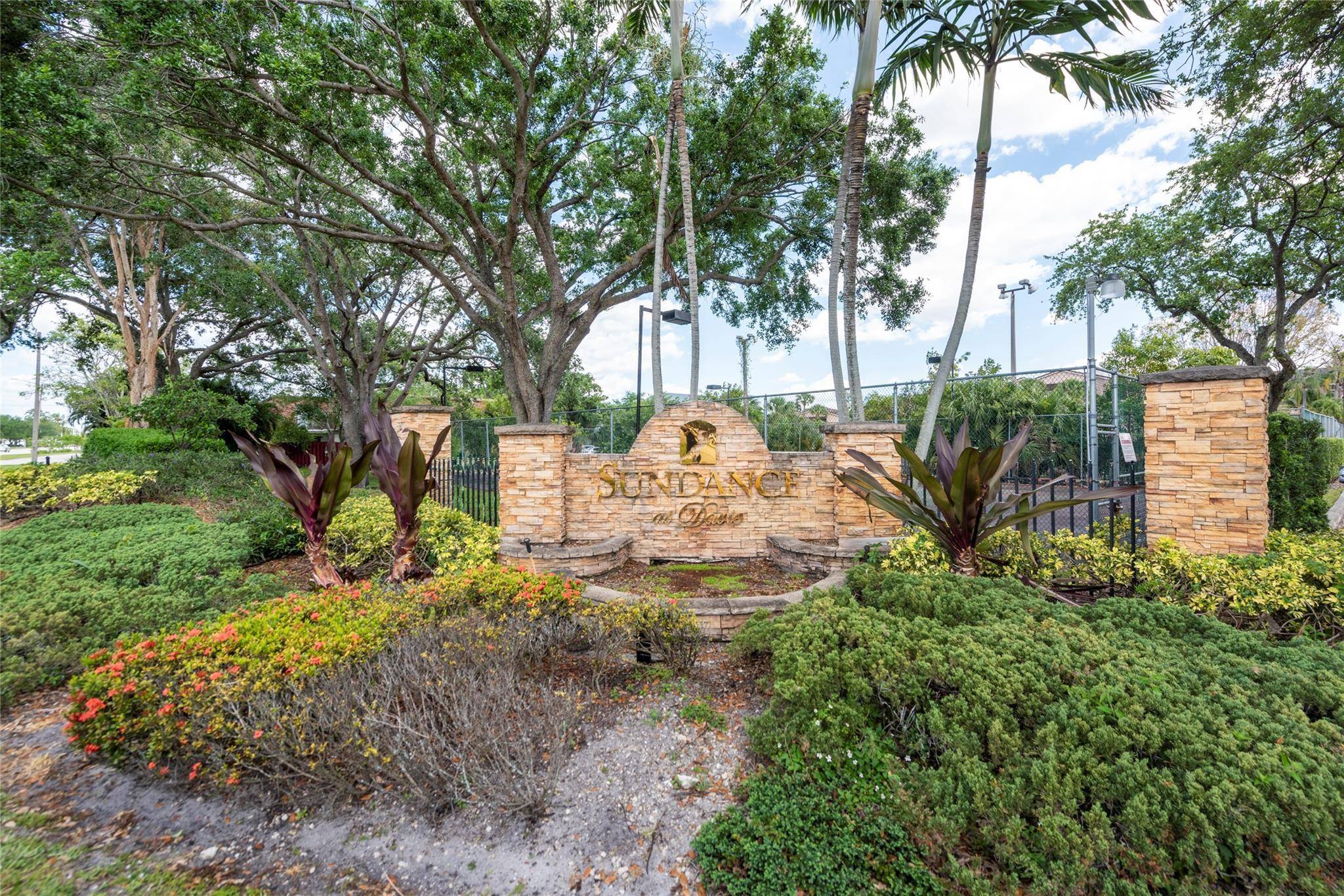 Davie, FL 33328,2900 S University DR 9211