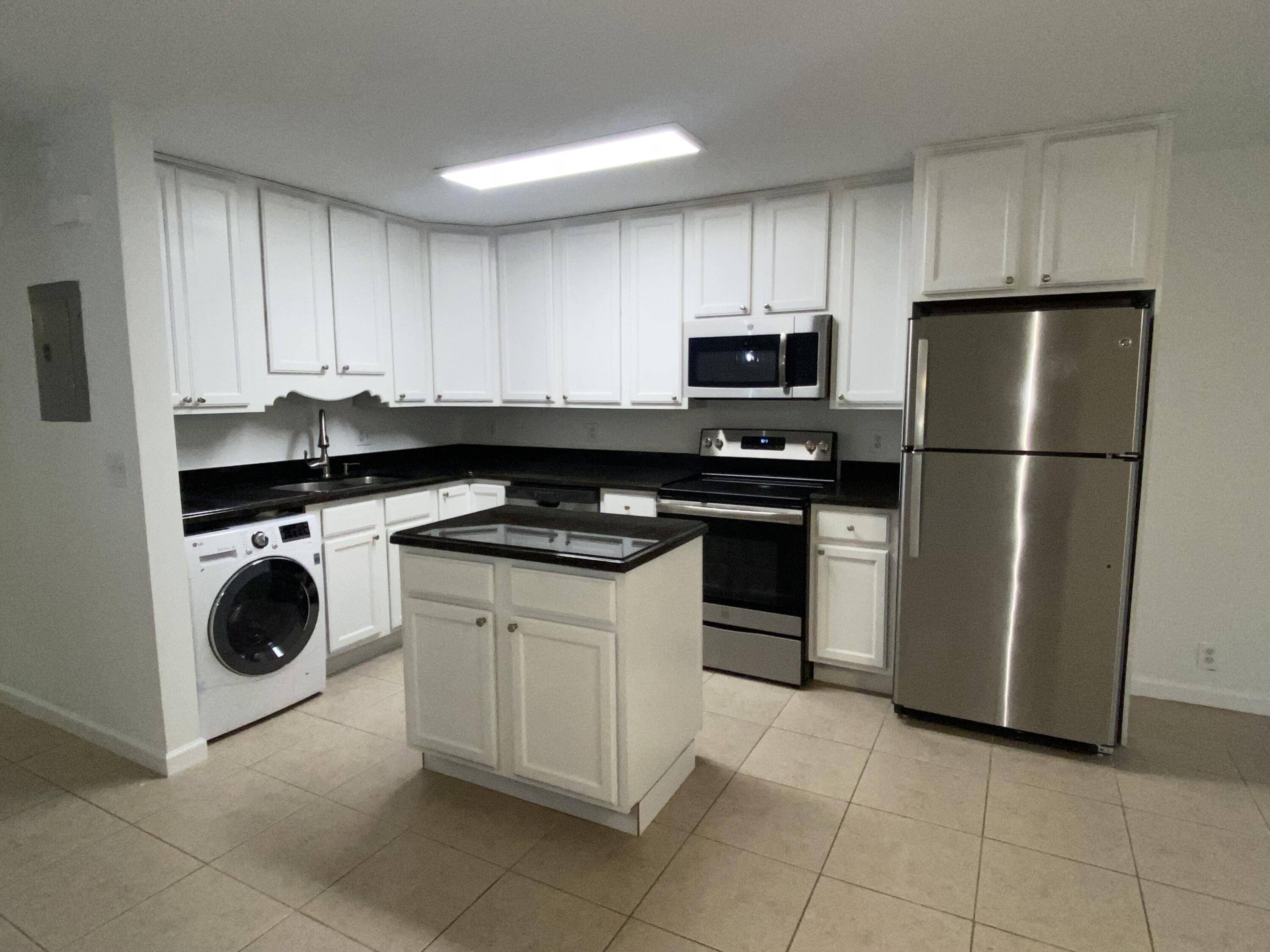 Lake Worth Beach, FL 33460,102 N Lakeside DR 3