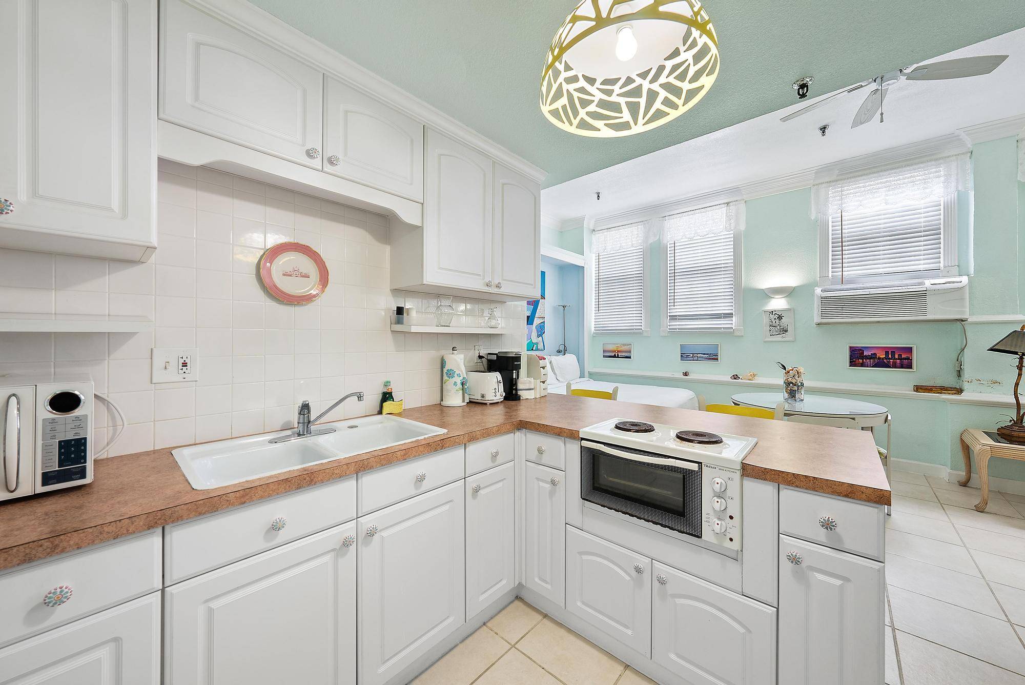 Palm Beach, FL 33480,235 Sunrise AVE 1051