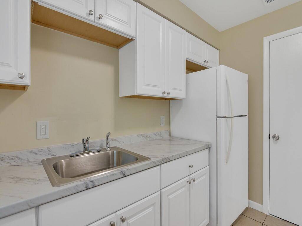 Fort Pierce, FL 34947,803 Hickory ST
