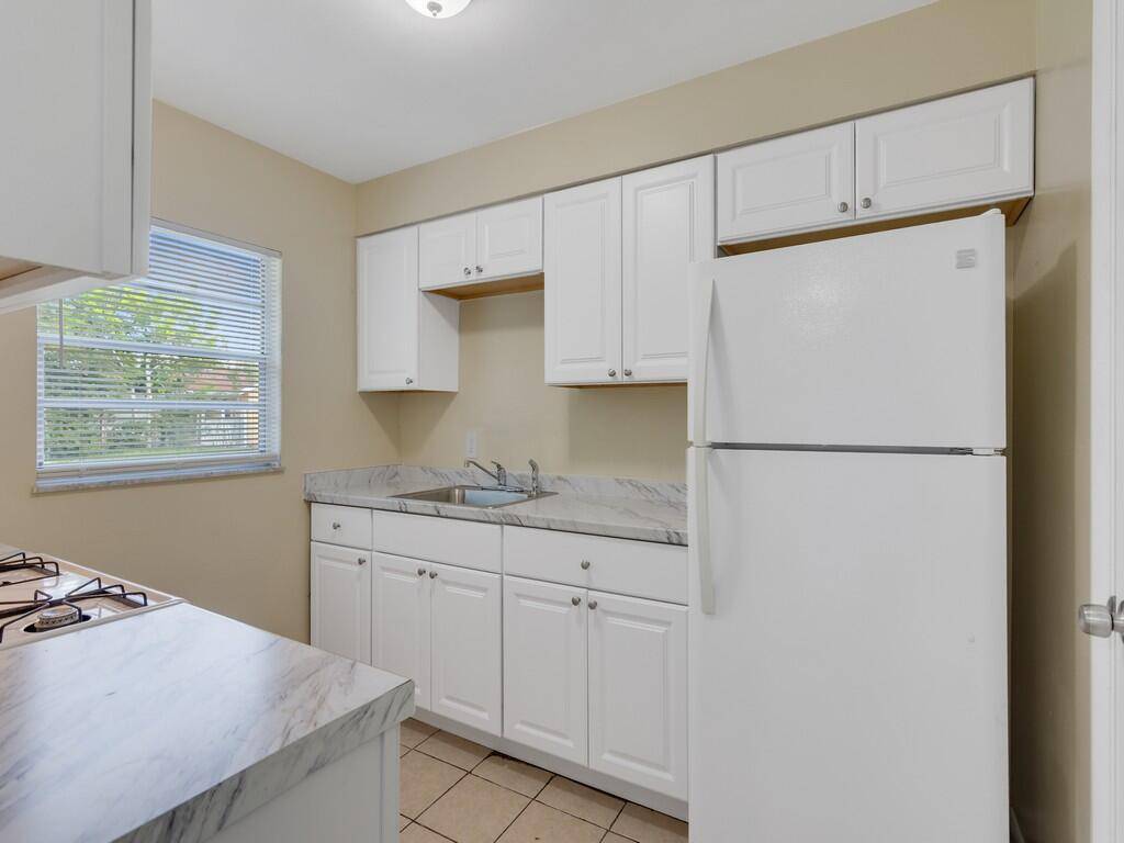 Fort Pierce, FL 34947,803 Hickory ST