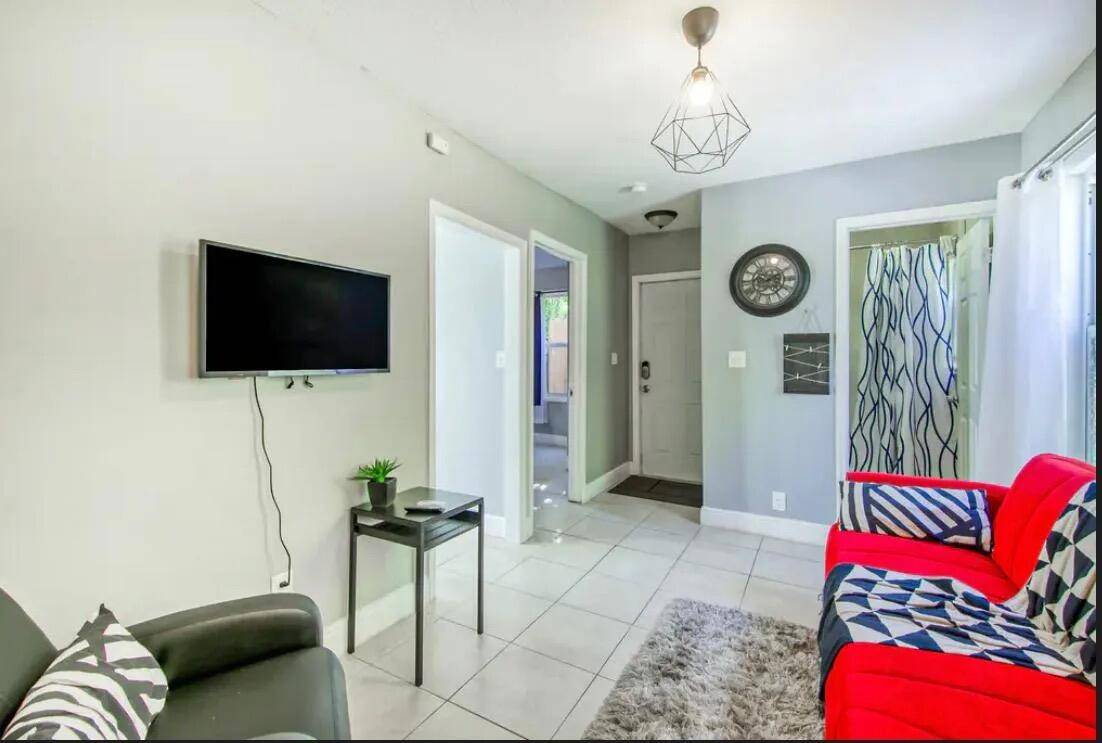 West Palm Beach, FL 33407,415 31st ST