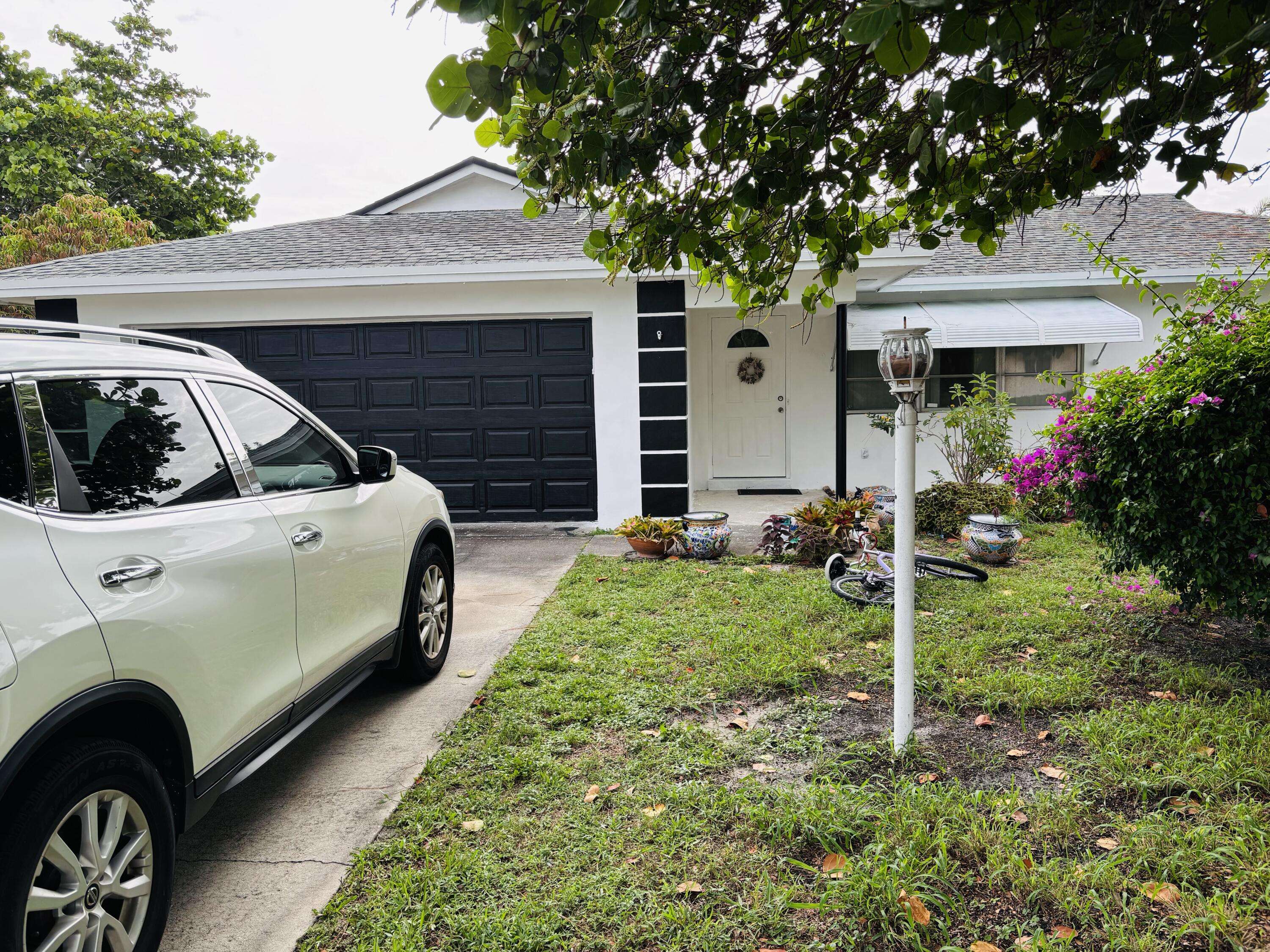Lake Worth, FL 33461,749 Sunset DR