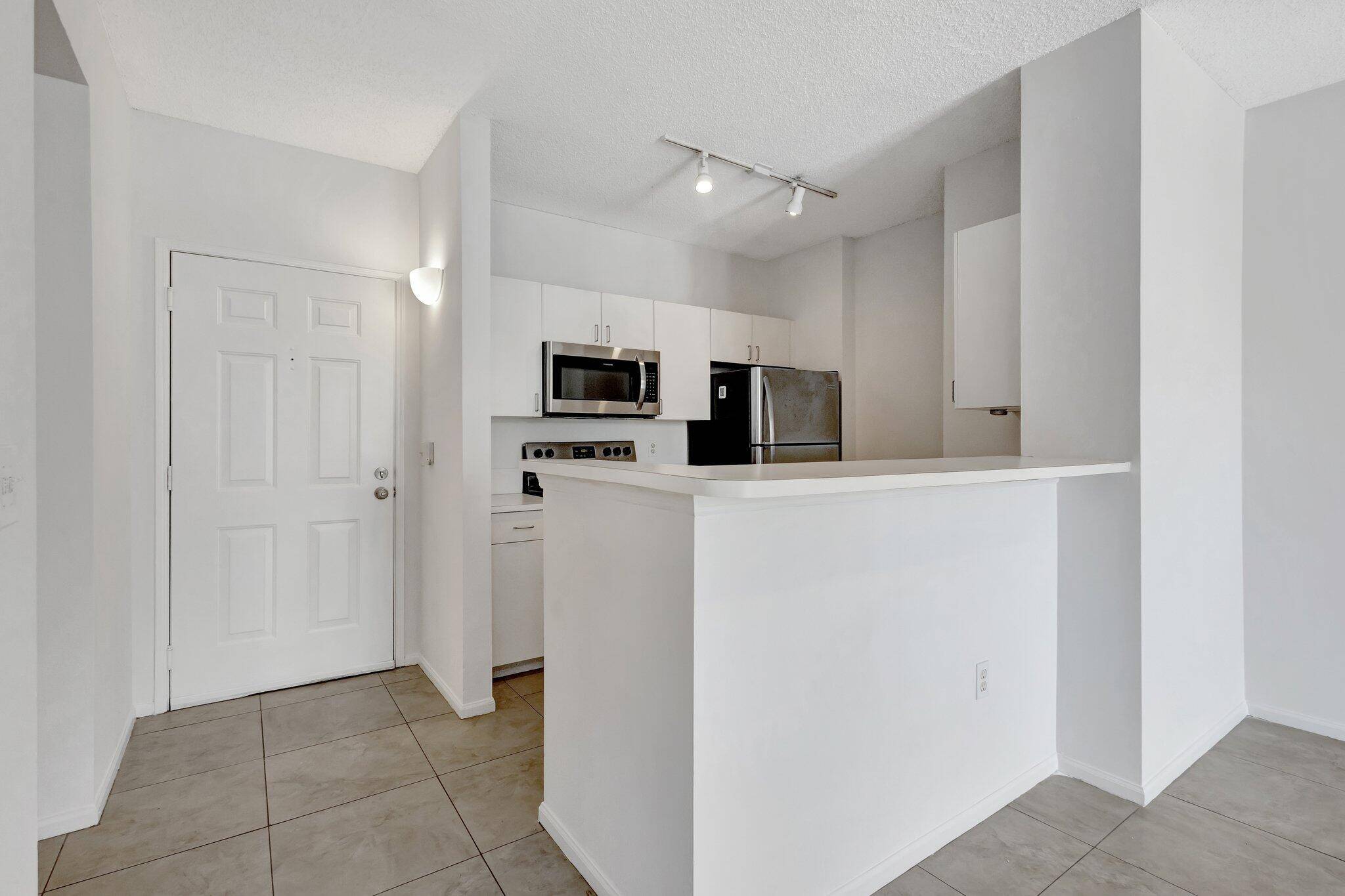 West Palm Beach, FL 33401,720 S Sapodilla AVE 303