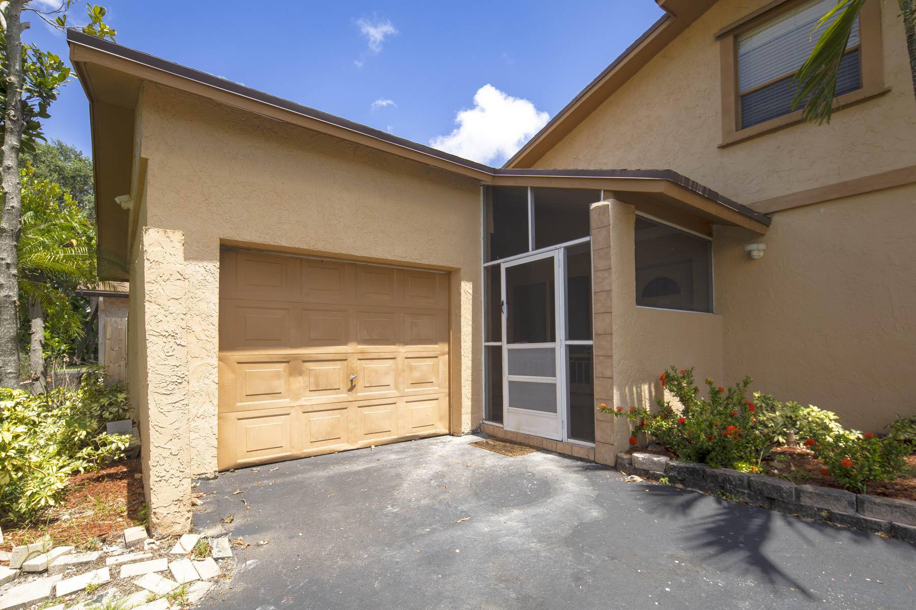 Deerfield Beach, FL 33442,3896 NW 2nd CT