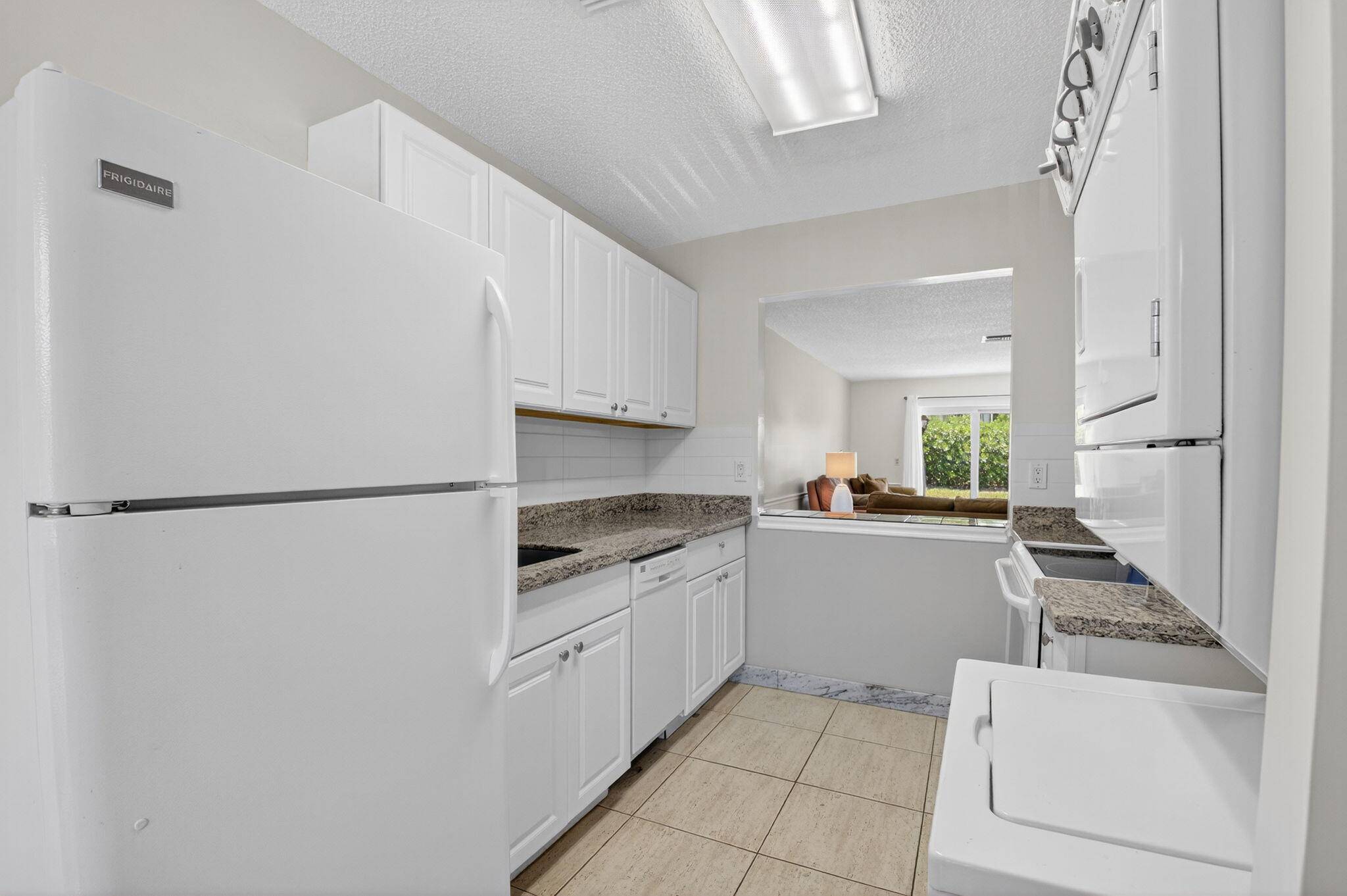 Delray Beach, FL 33484,13984 Via Flora B