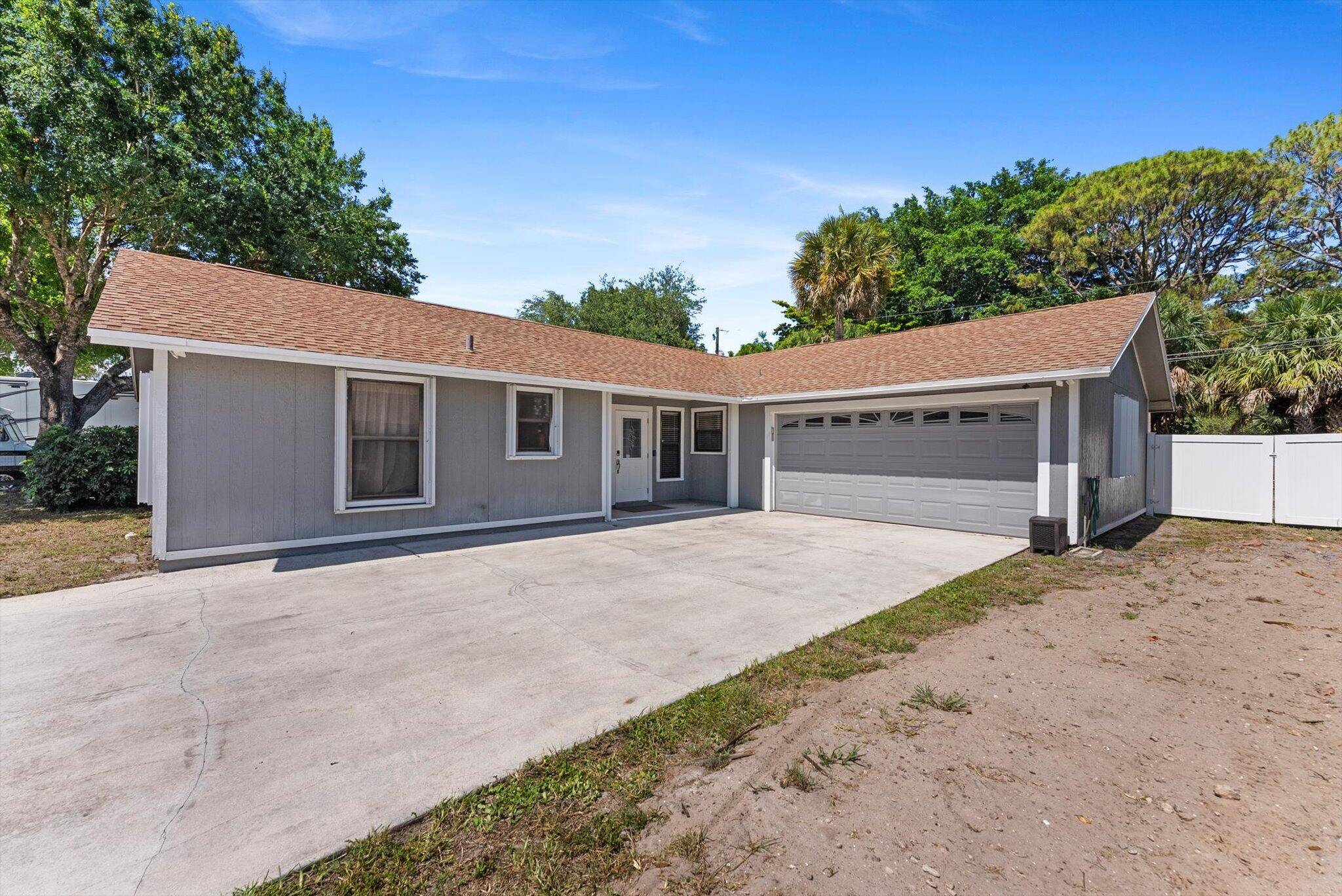 West Palm Beach, FL 33415,662 Dixie LN