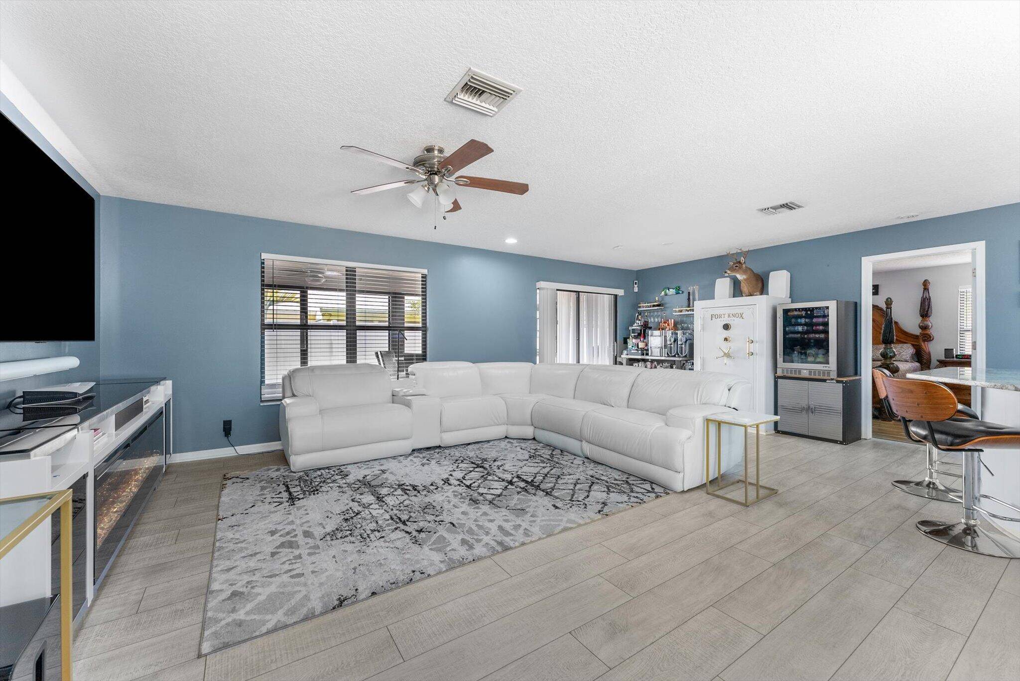 West Palm Beach, FL 33415,662 Dixie LN