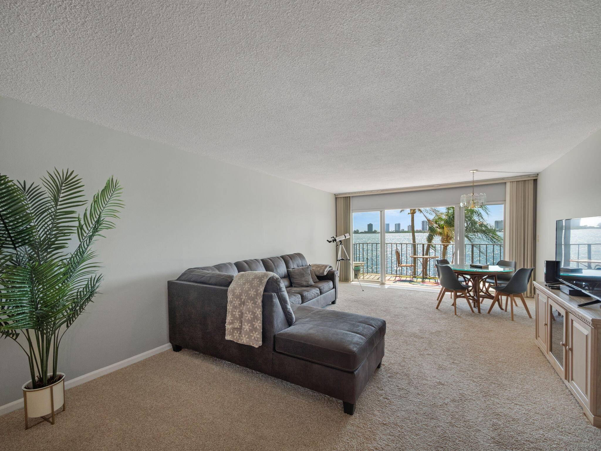 Lake Park, FL 33403,801 Lake Shore DR 204