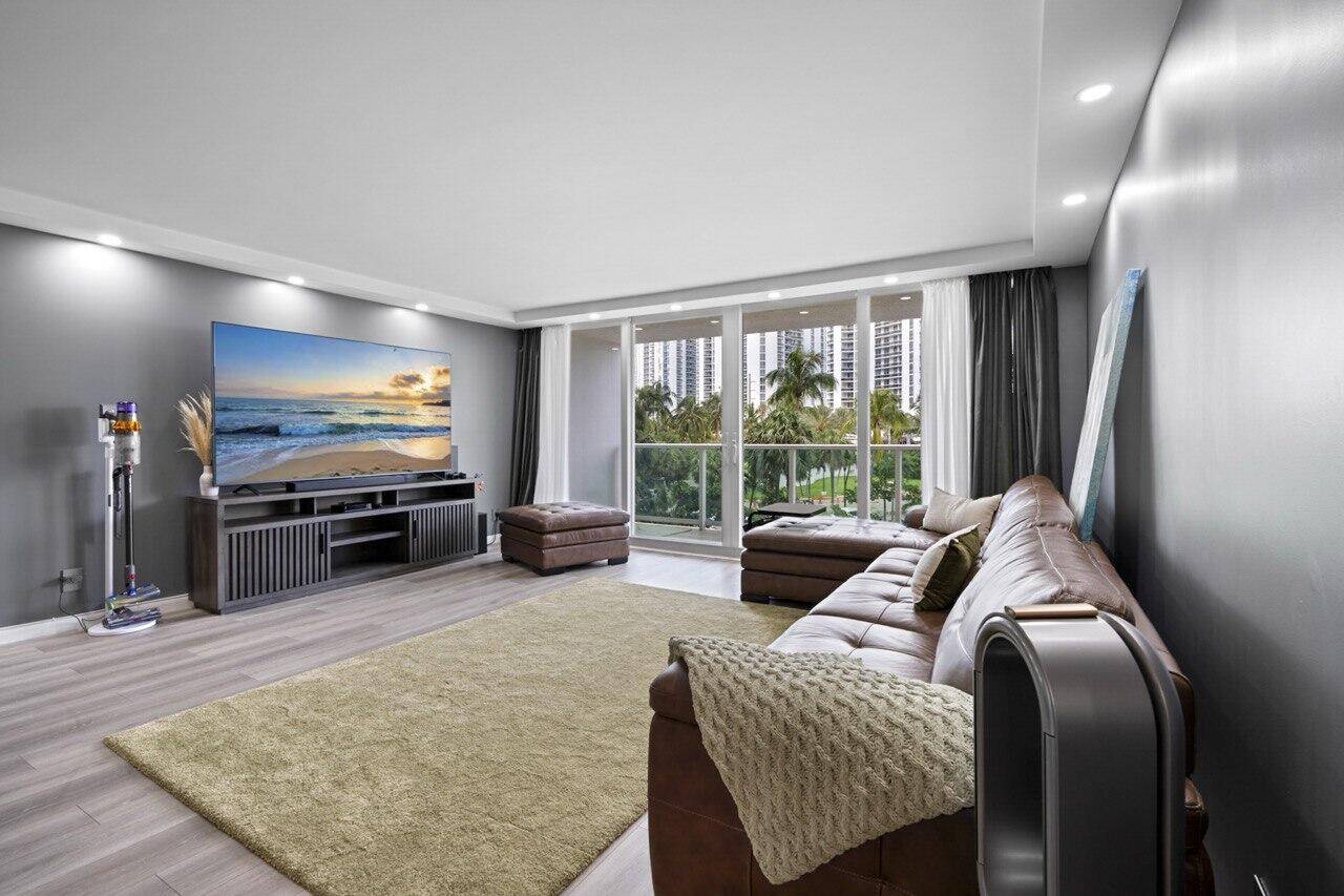 Sunny Isles Beach, FL 33160,100 Bayview DR 215
