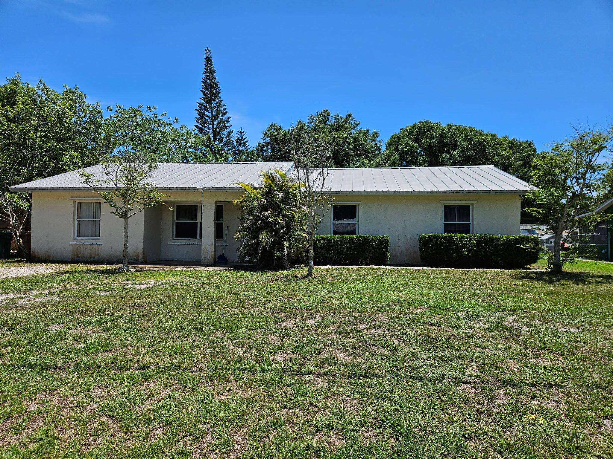Okeechobee, FL 34972,909 NW 3rd ST