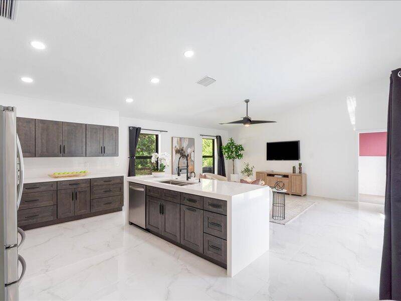 Boca Raton, FL 33487,6231 NW 4th AVE
