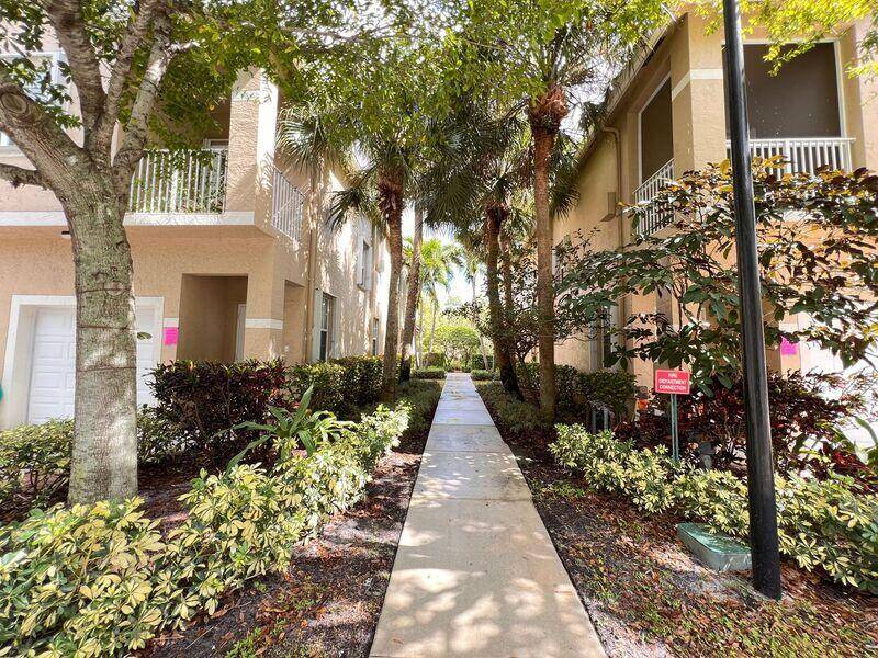 Tequesta, FL 33469,117 Lighthouse CIR J