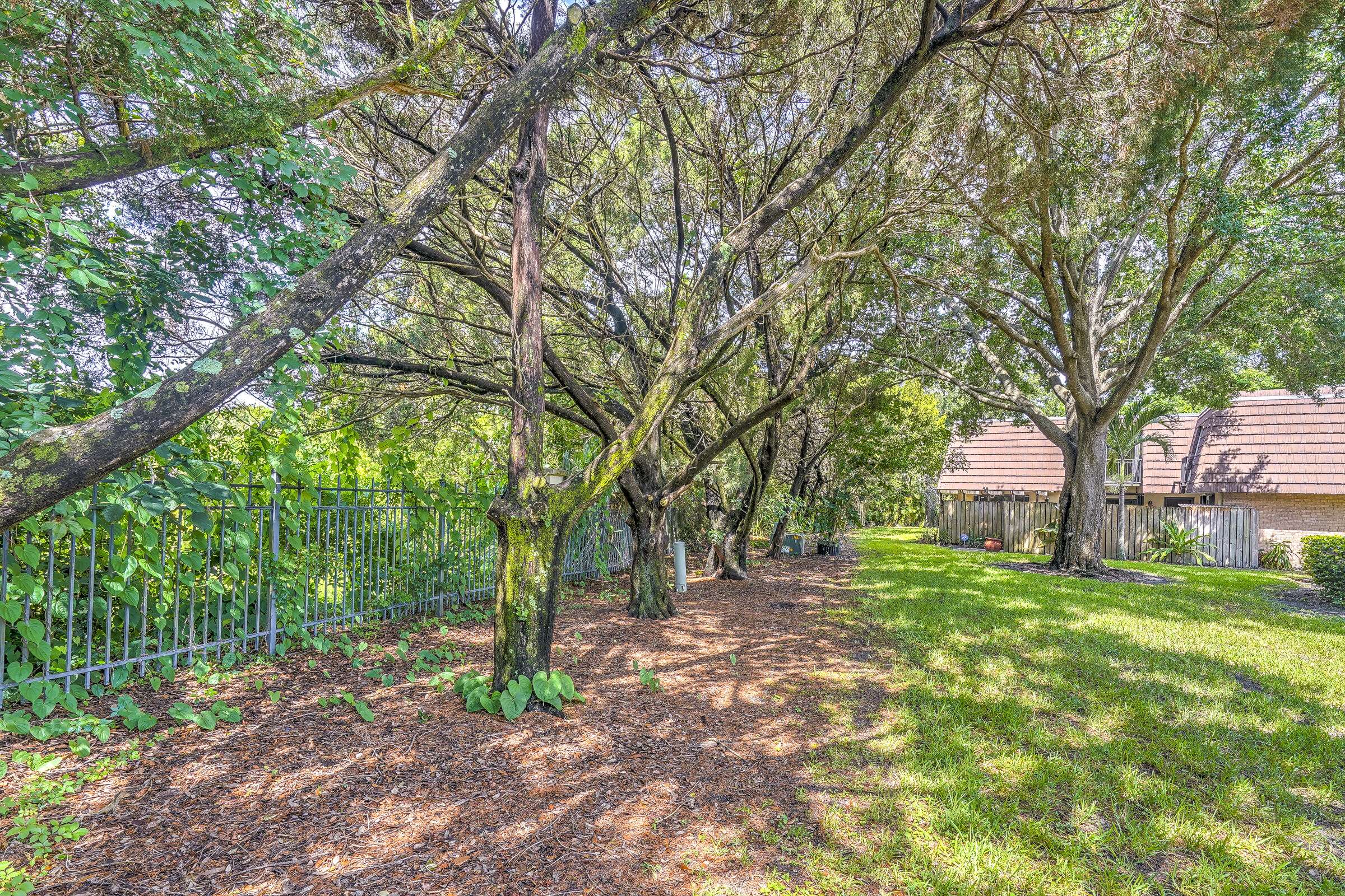 Palm Beach Gardens, FL 33418,2018 SE 20th LN