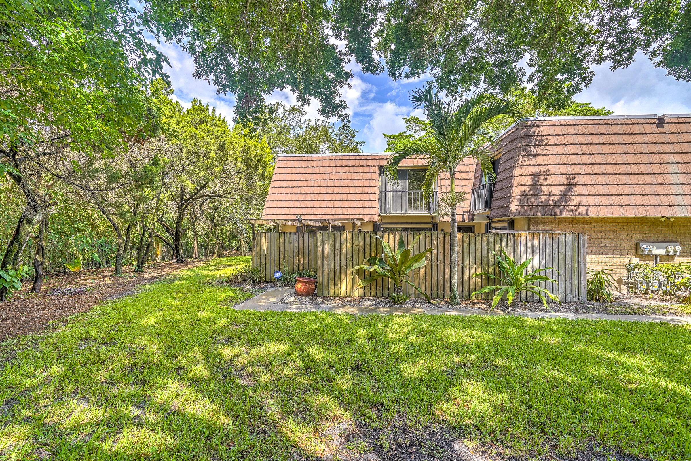 Palm Beach Gardens, FL 33418,2018 SE 20th LN