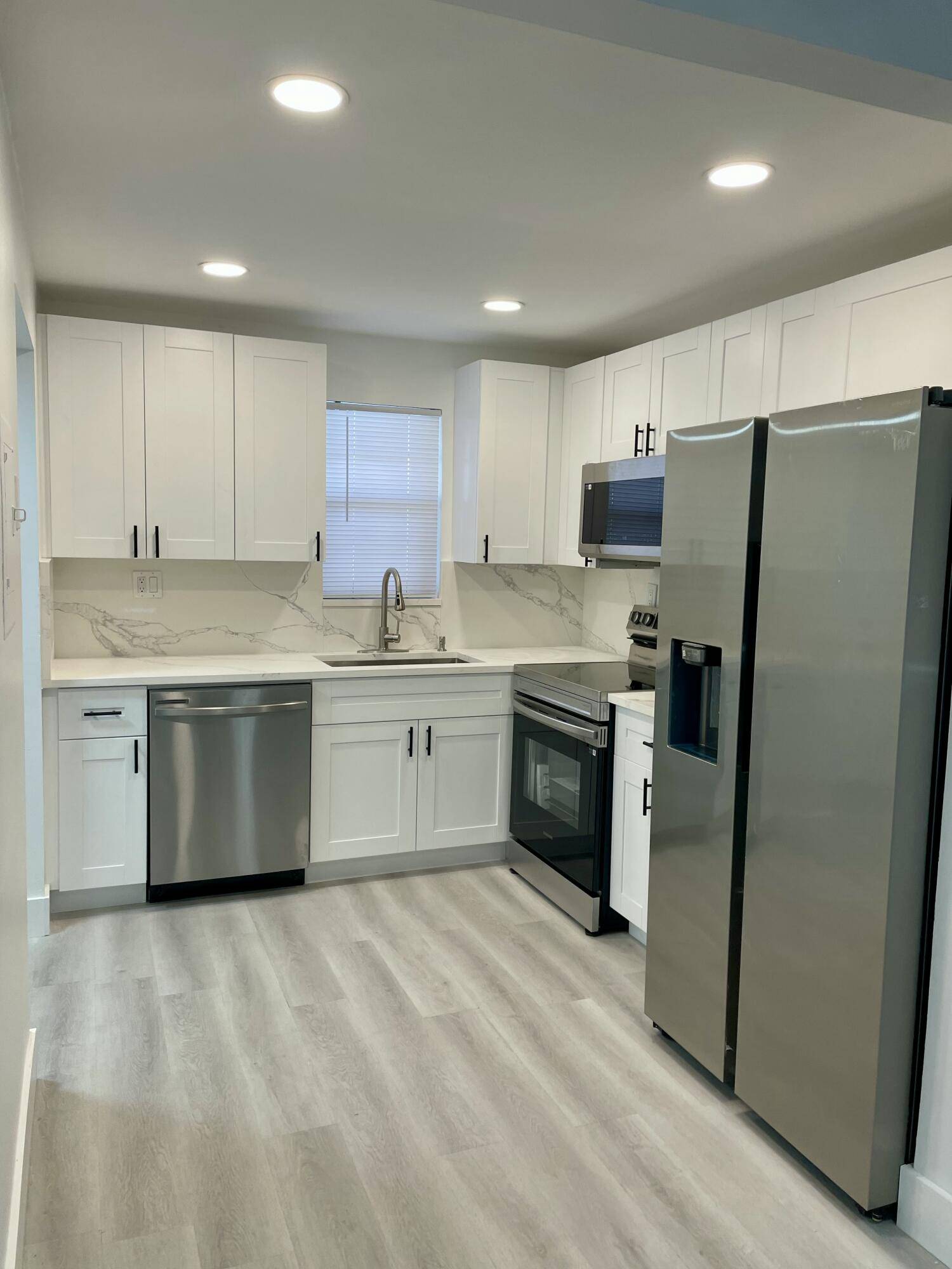 Boca Raton, FL 33428,9370 SW 8th ST 212