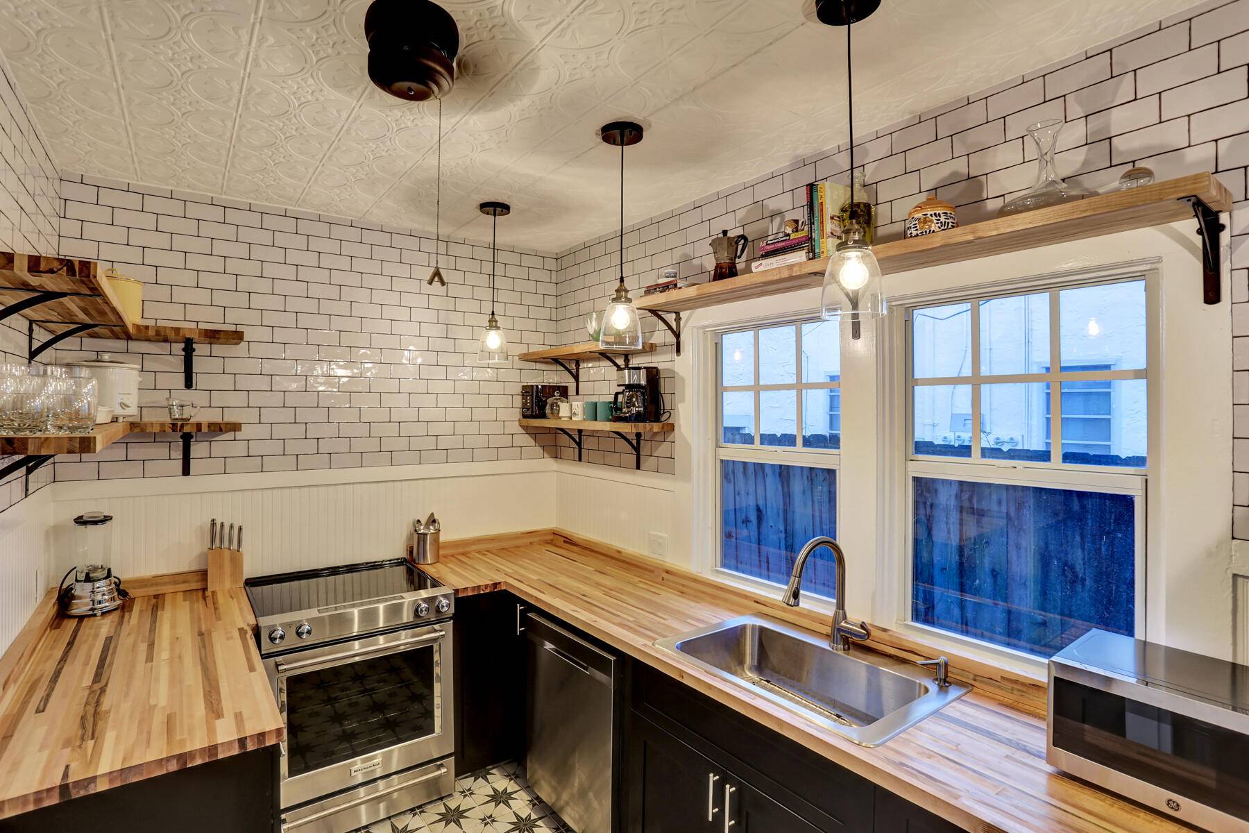 West Palm Beach, FL 33405,312 Central DR