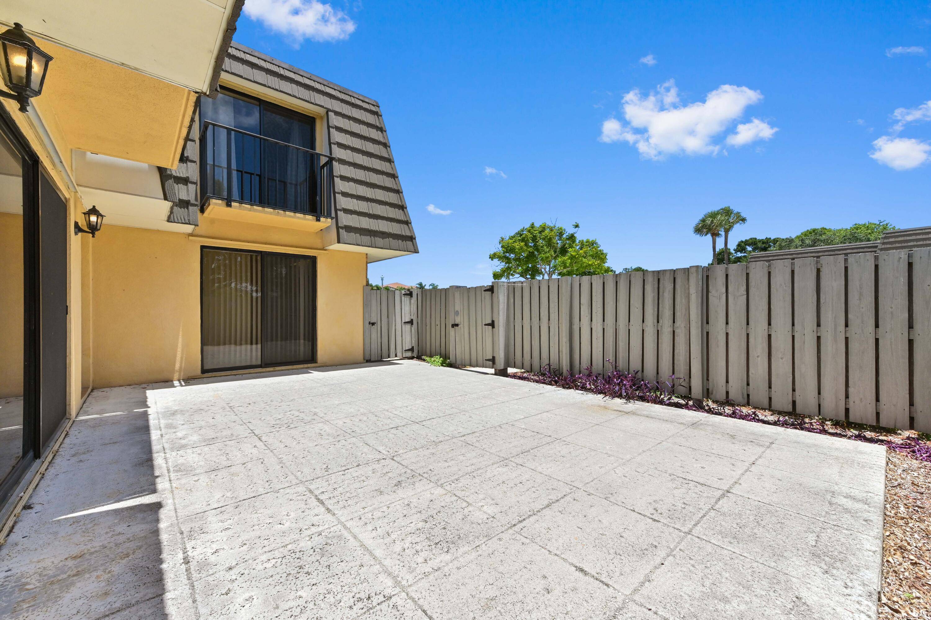 West Palm Beach, FL 33407,122 1st WAY