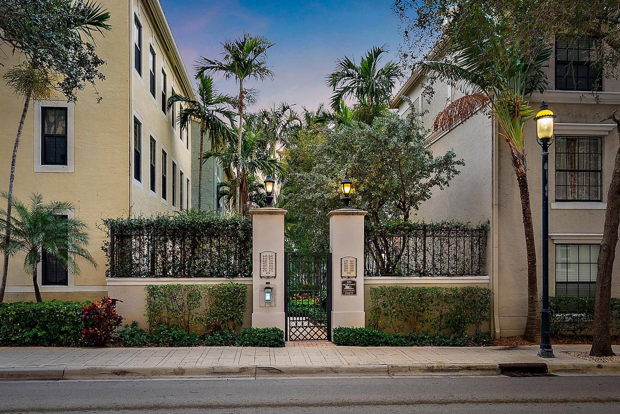 West Palm Beach, FL 33401,560 S Sapodilla AVE 302
