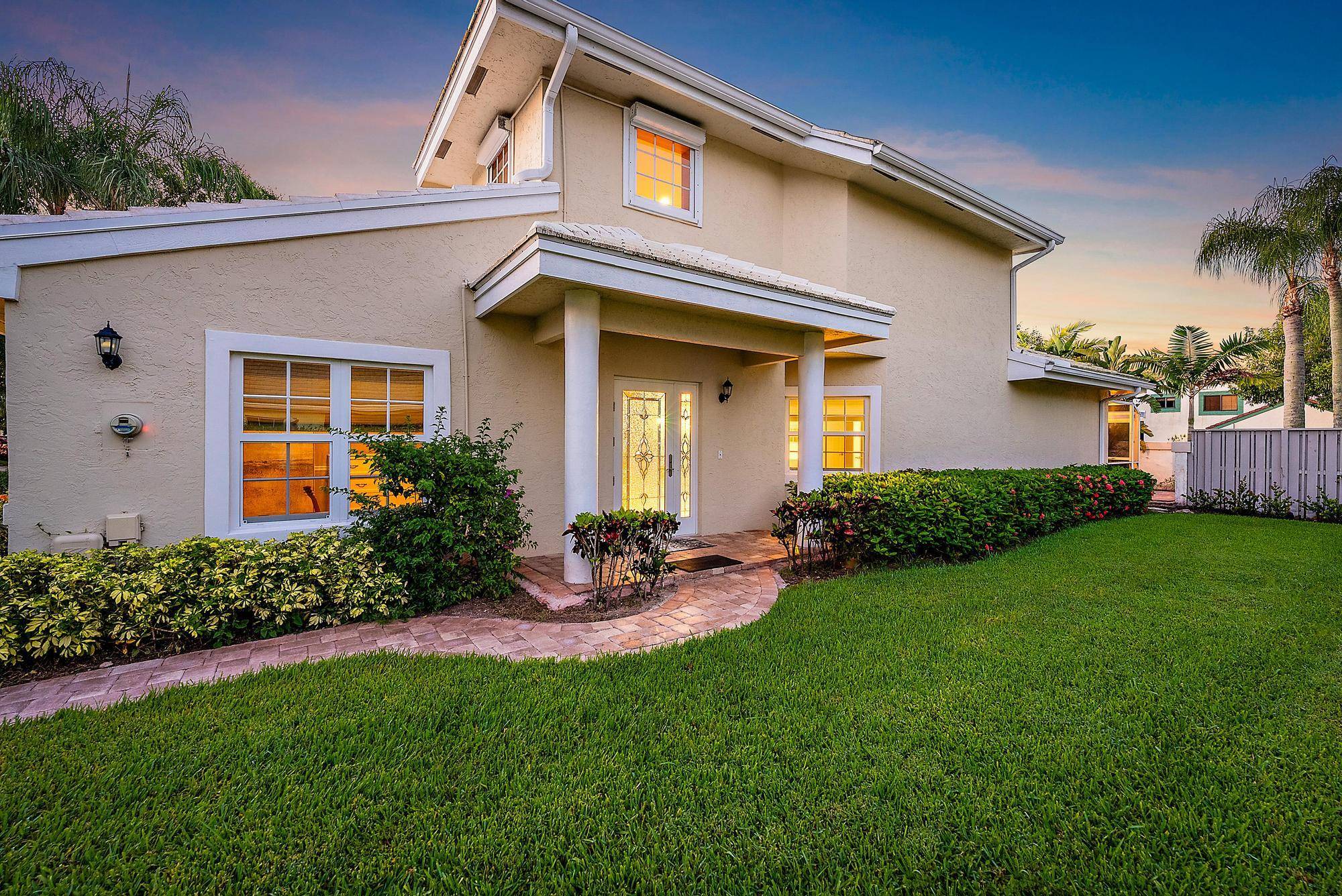Palm Beach Gardens, FL 33418,230 W Canterbury DR