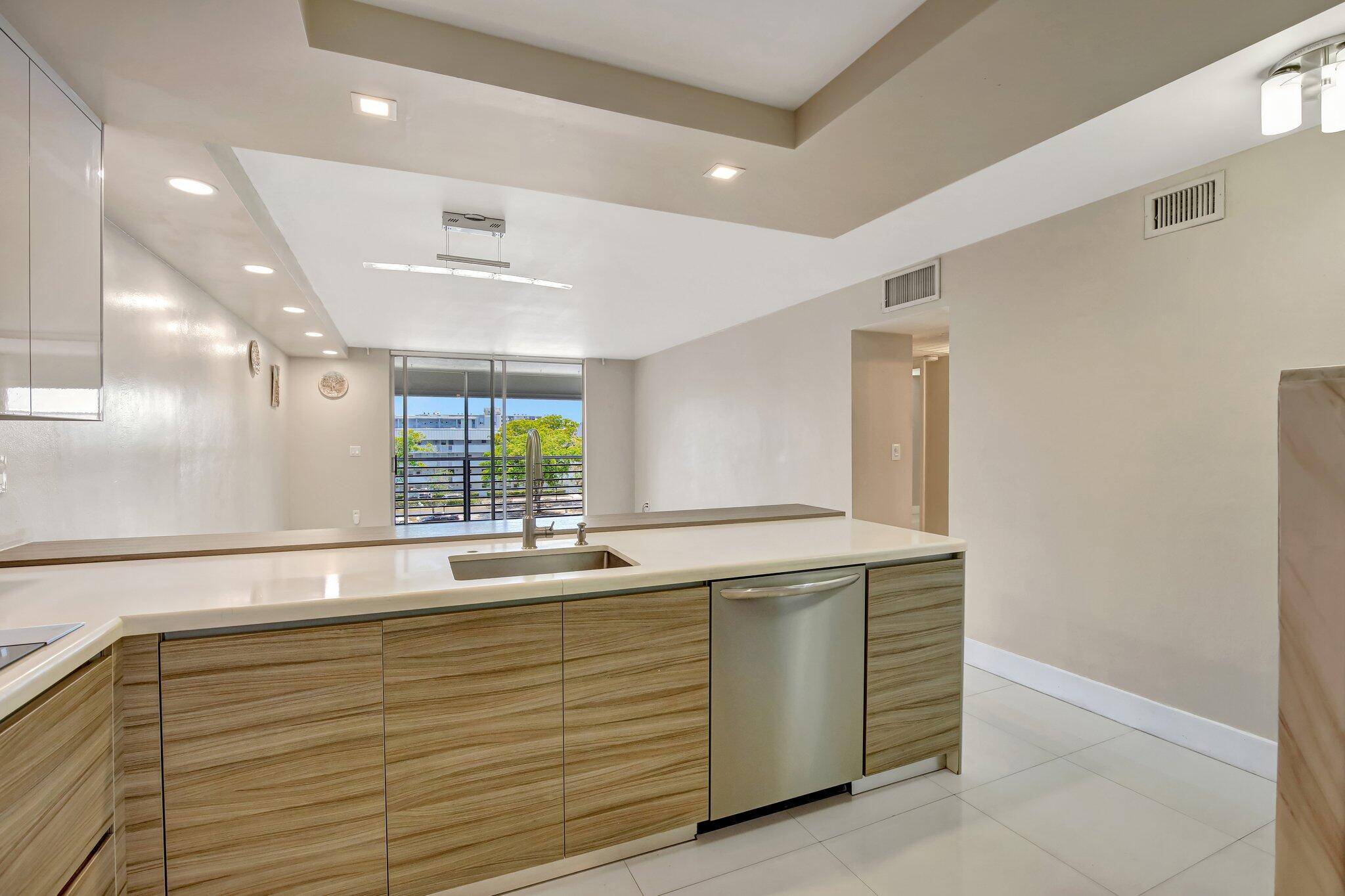 North Miami Beach, FL 33160,3600 NE 170th ST 407