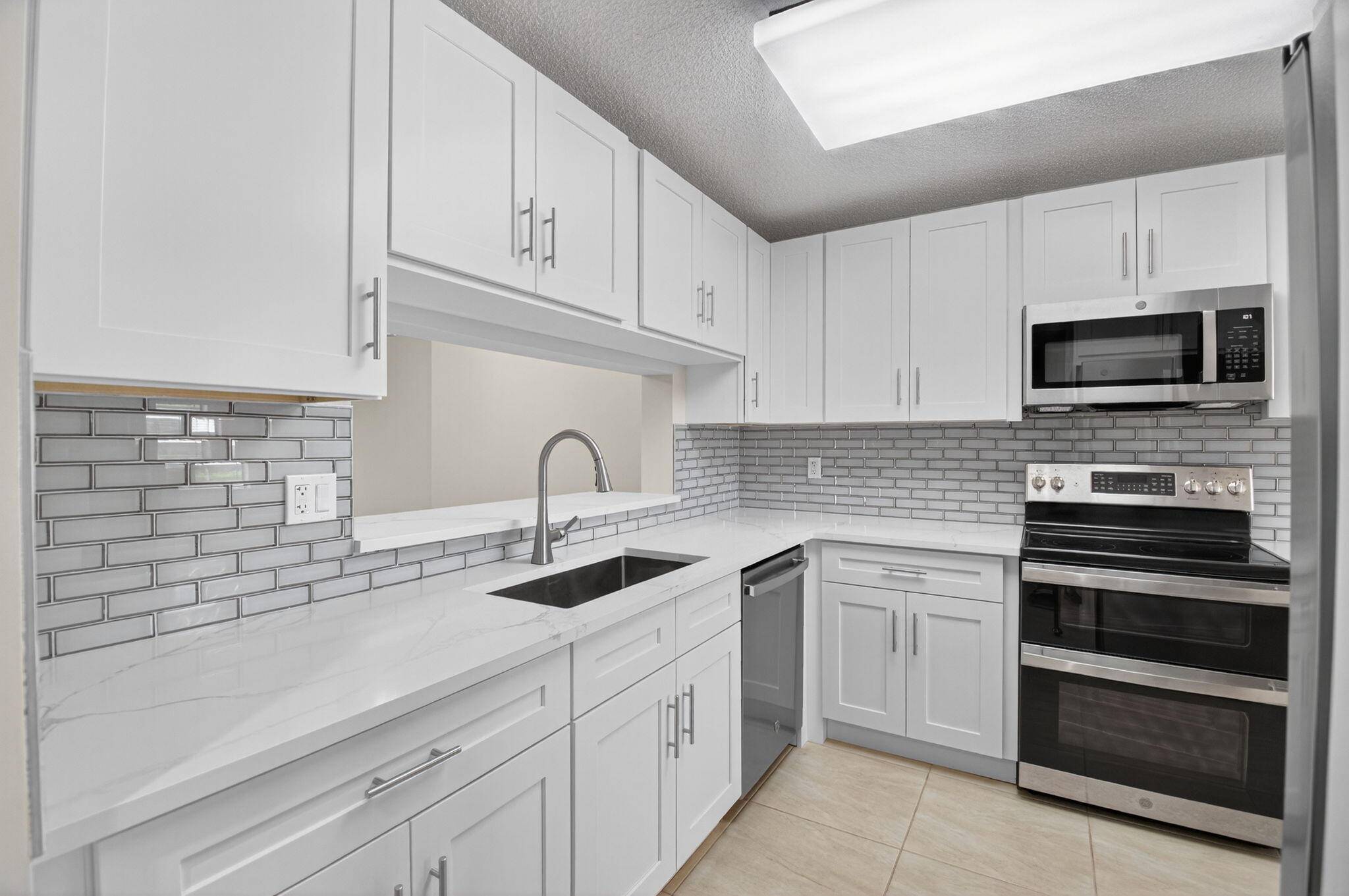 Delray Beach, FL 33484,5574 Witney DR 104