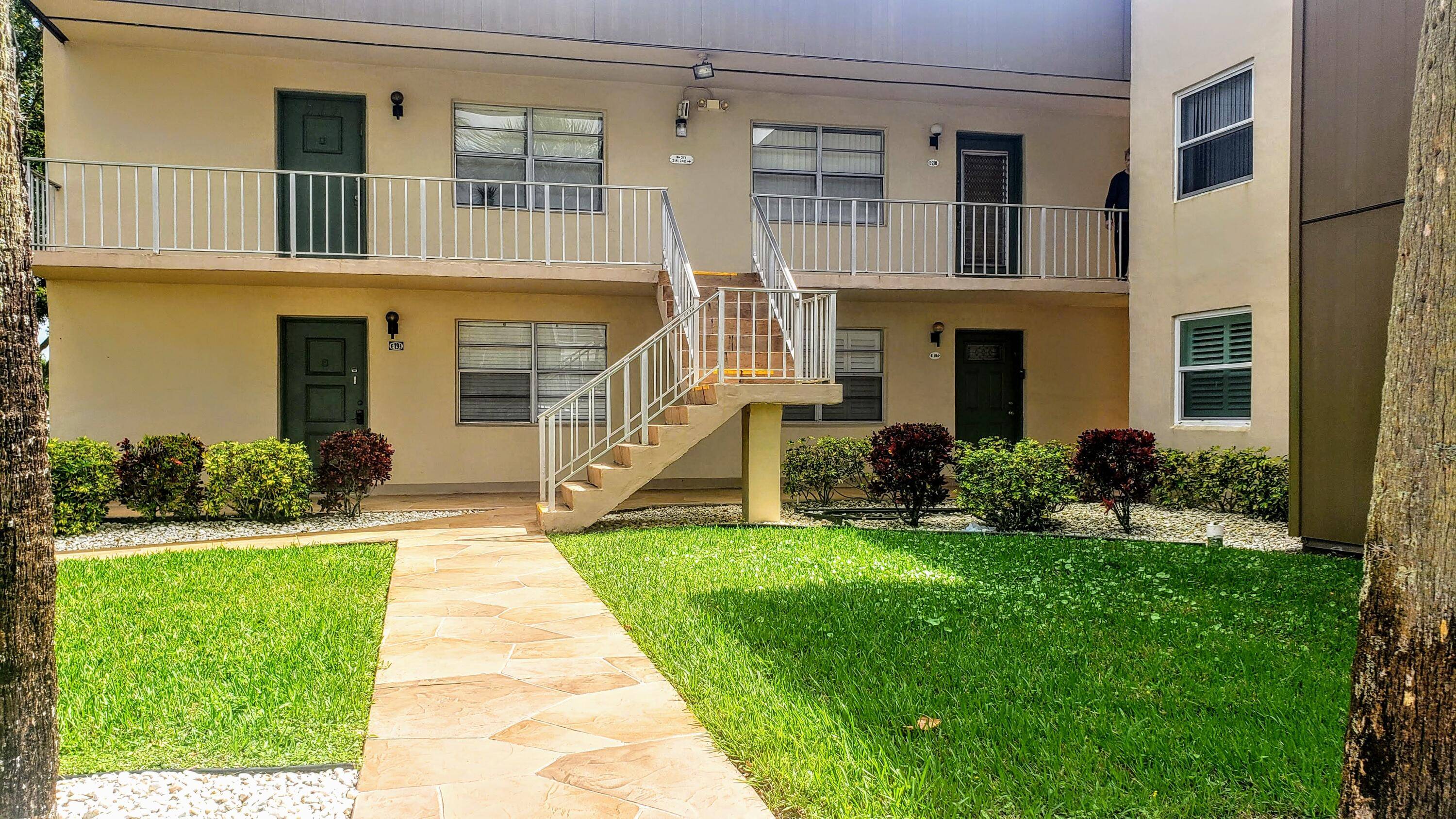 Delray Beach, FL 33484,220 E Piedmont