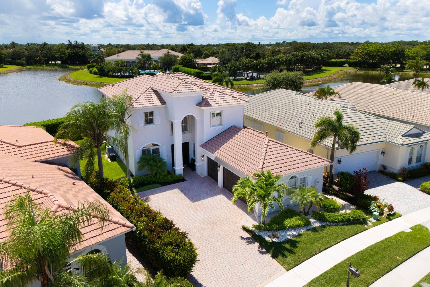 Palm Beach Gardens, FL 33418,207 Via Condado WAY