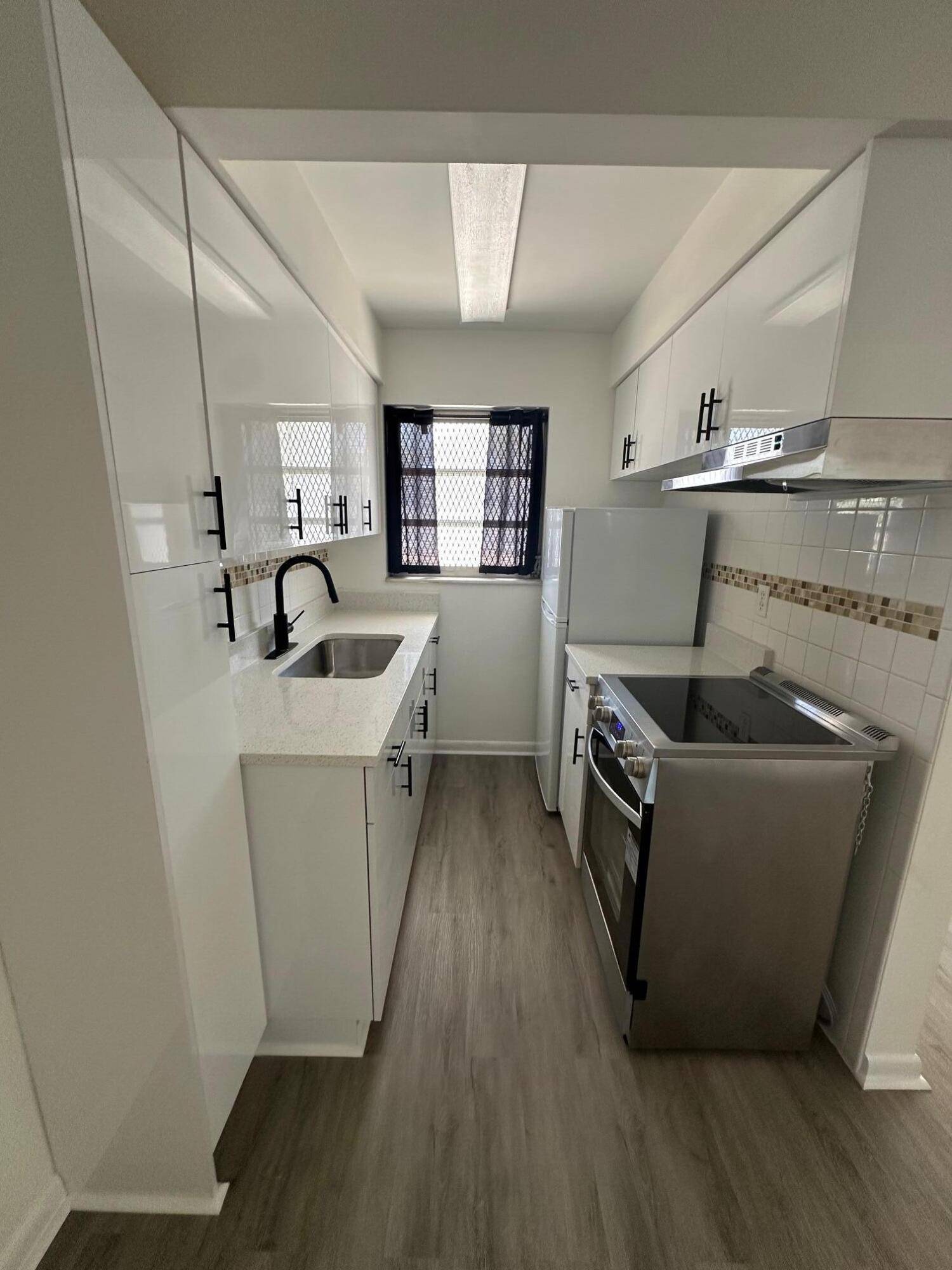 Lake Worth Beach, FL 33460,932 S B ST 3