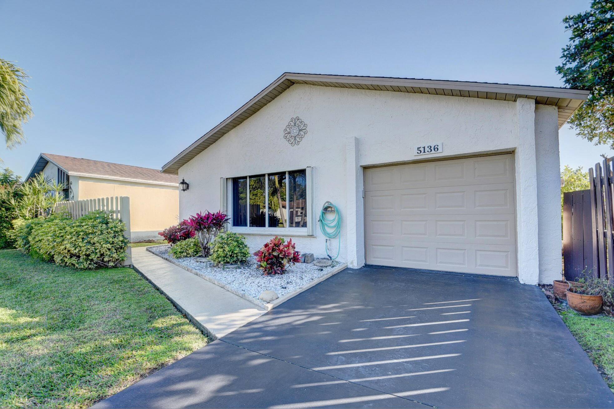 Boynton Beach, FL 33472,5136 Mirror Lakes BLVD