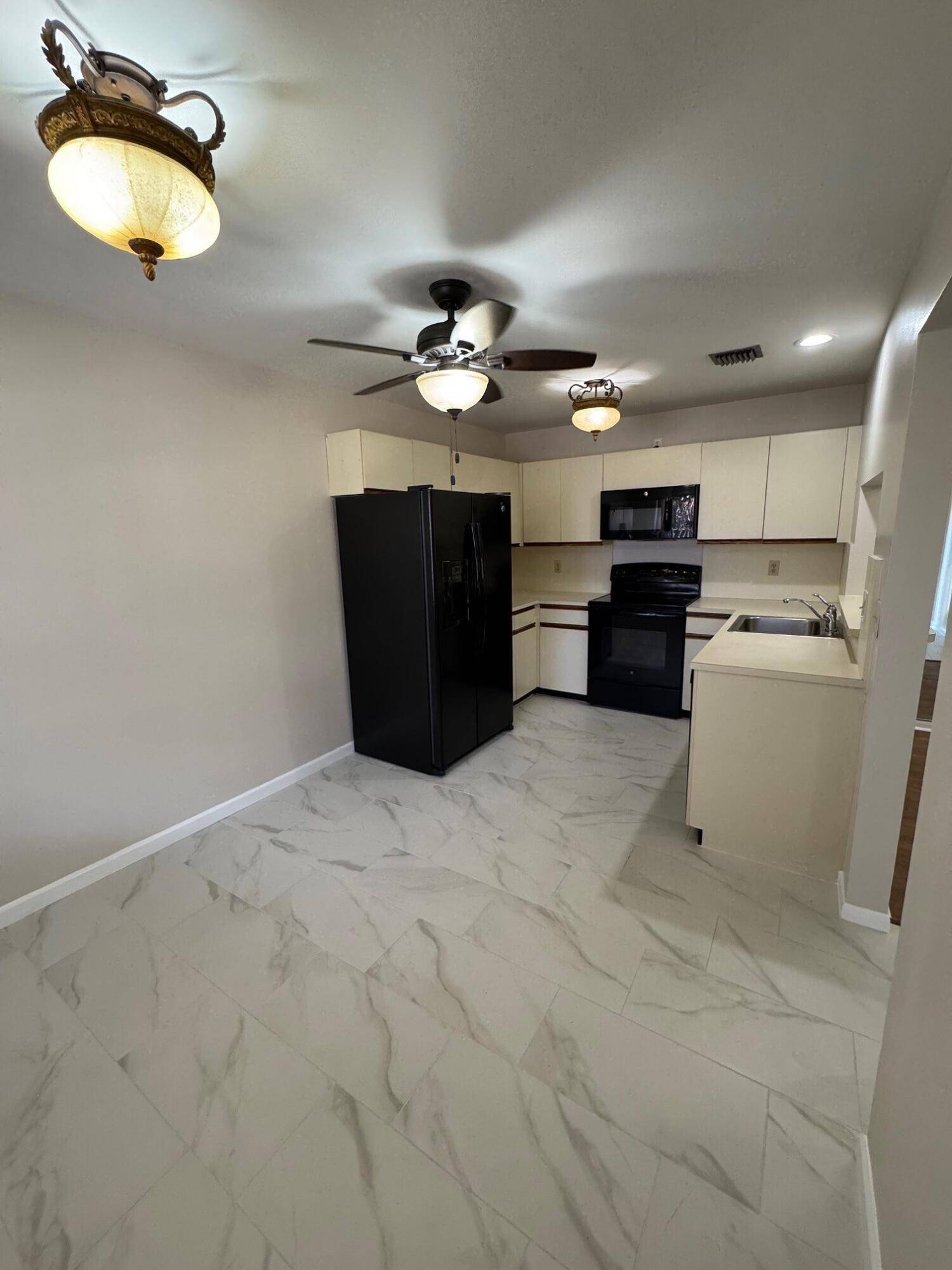 Lake Worth, FL 33467,7626 Tahiti LN 204