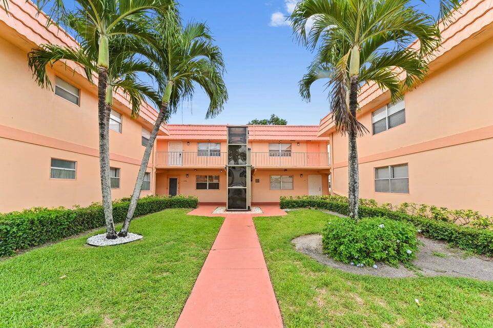 Delray Beach, FL 33446,638 N Saxony